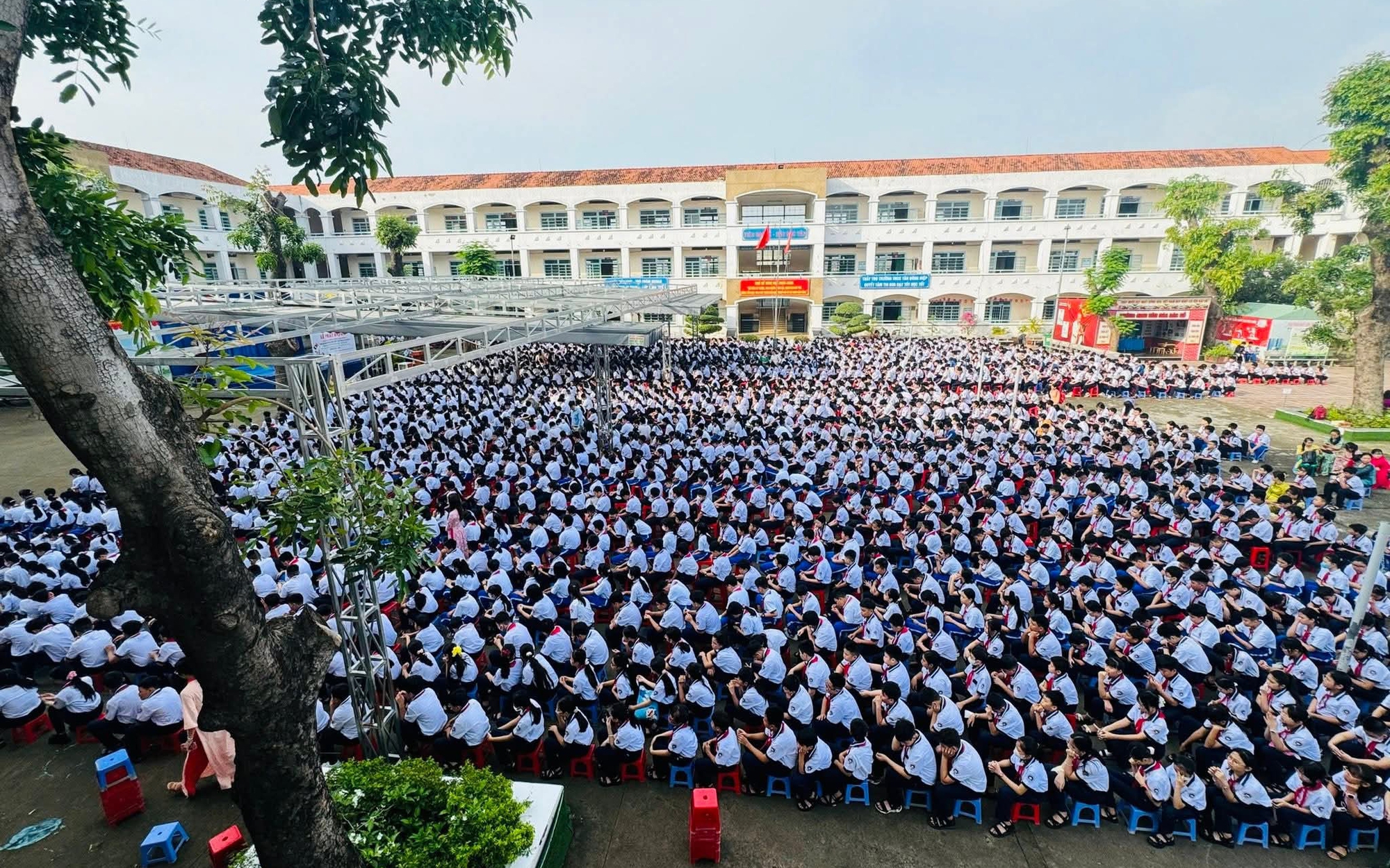 Vụ học sinh không học kỹ năng phải đón về trước 15 giờ: Hiệu trưởng lên tiếng
