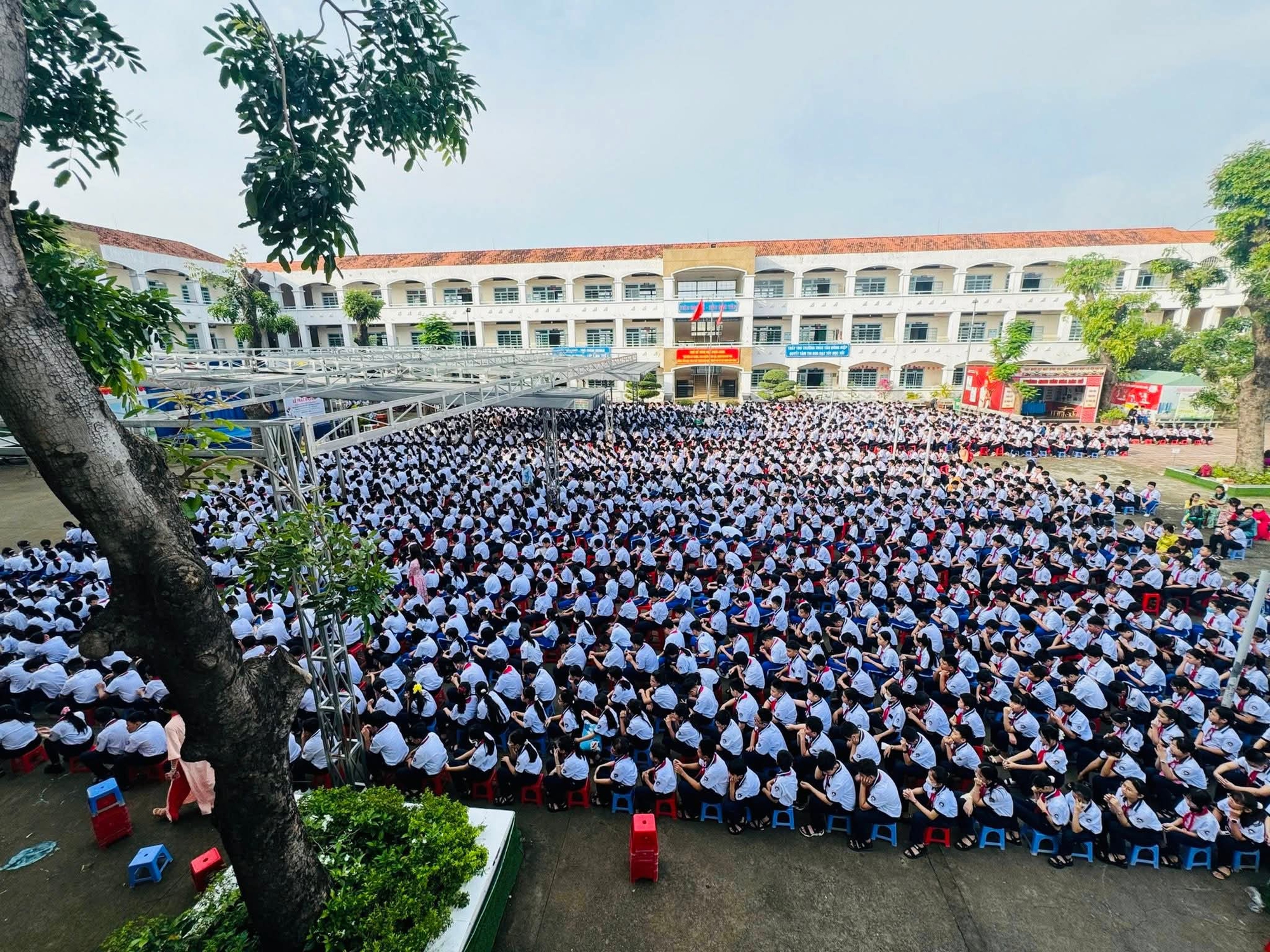Vụ phụ huynh than phiền con kh&ocirc;ng học kỹ năng phải đ&oacute;n về l&uacute;c 15 giờ: Nữ hiệu trưởng l&ecirc;n tiếng- Ảnh 1.