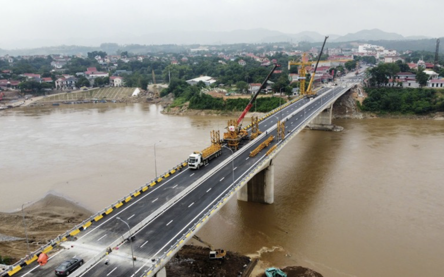 Sắp khánh thành cầu Phong Châu mới