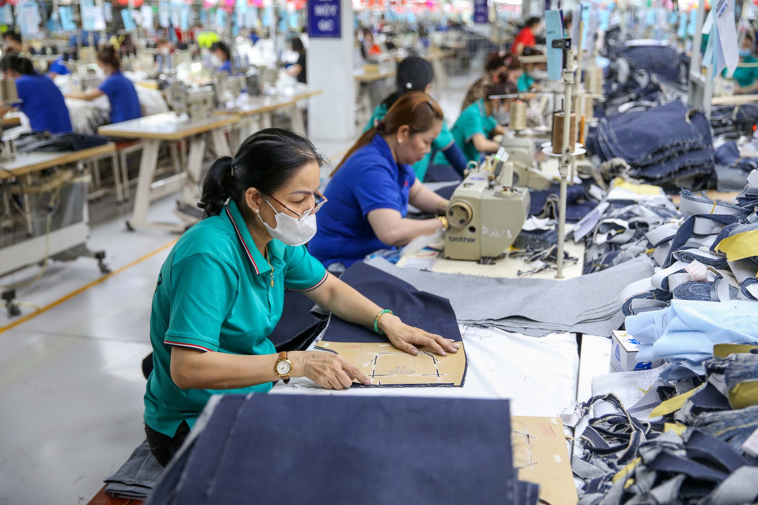 Động lực v&agrave; th&aacute;ch thức cho tăng trưởng GDP 8,3 % - 8,5 % v&agrave;o cuối năm 2025 - Ảnh 1.