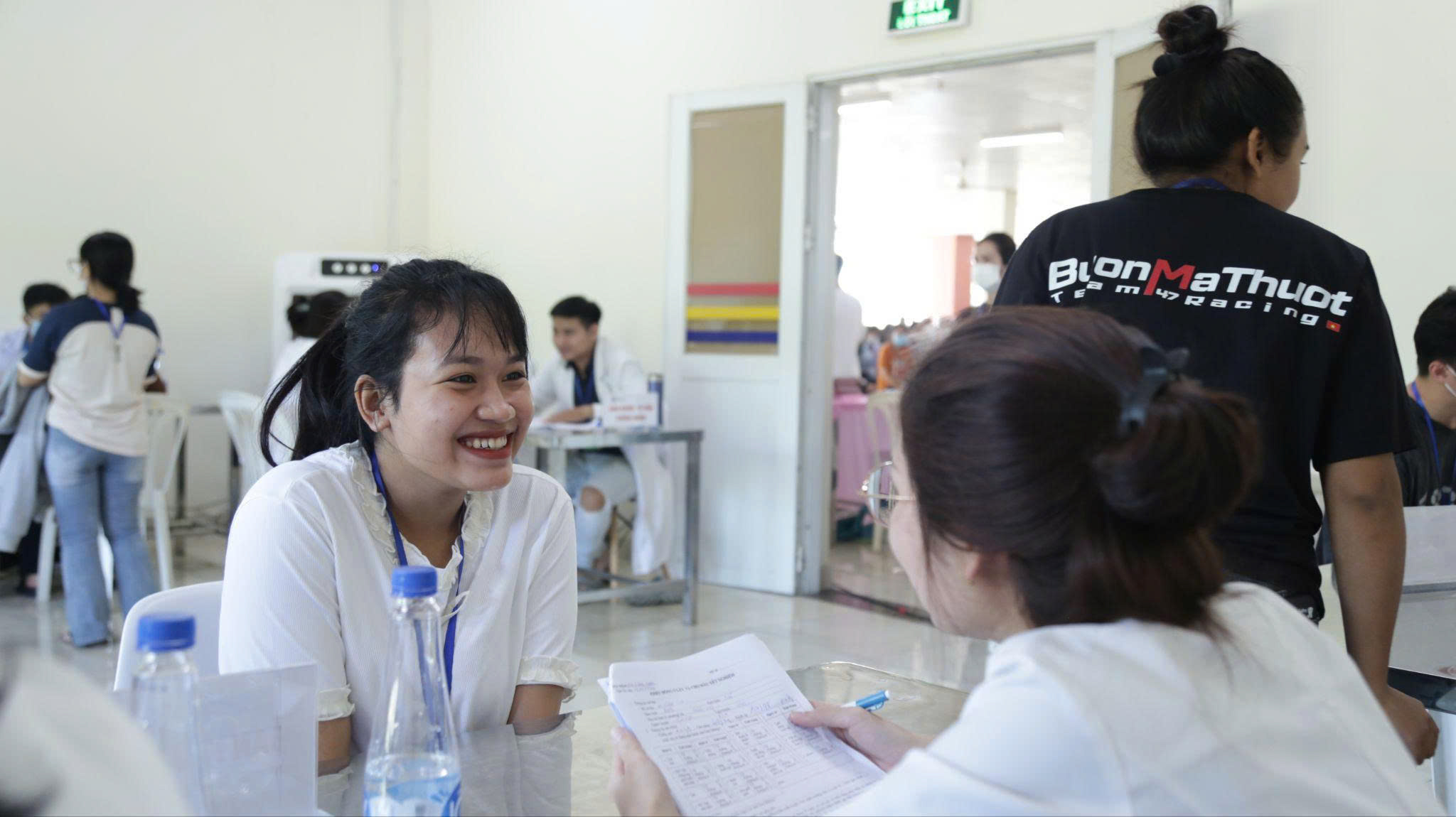 Đặt sức khỏe nhân dân ở vị trí trung tâm - Ảnh 1.
