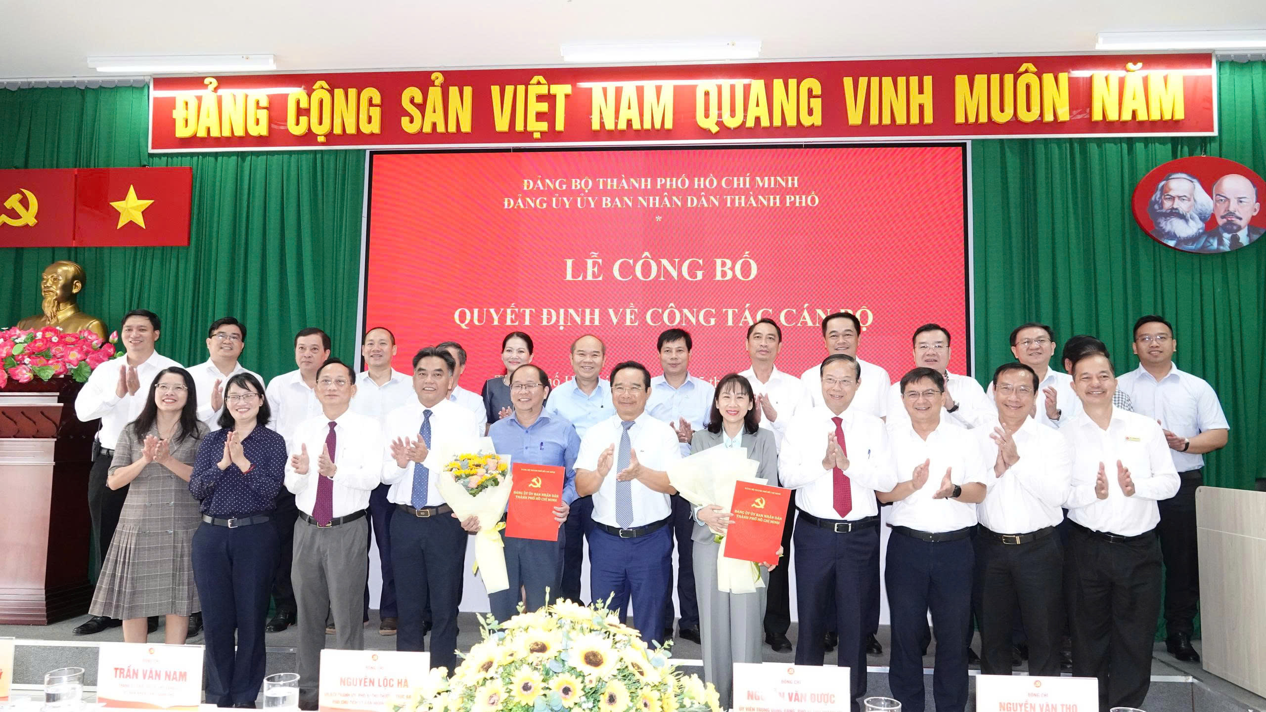 Chánh Văn phòng UBND TP HCM và Giám đốc Sở Nội vụ nhận thêm nhiệm vụ- Ảnh 2.