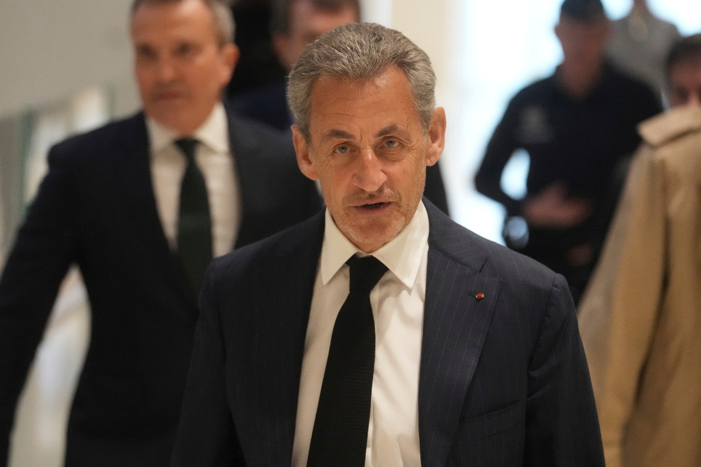Cựu Tổng thống Ph&aacute;p Nicolas Sarkozy nhận &aacute;n t&ugrave; 5 năm- Ảnh 1.
