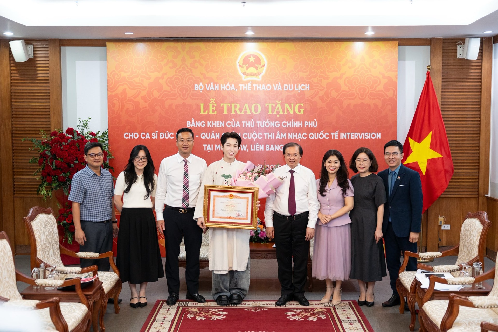 Đức Phúc bày tỏ vinh dự lớn lao được nhận Bằng khen của Thủ tướng- Ảnh 3.