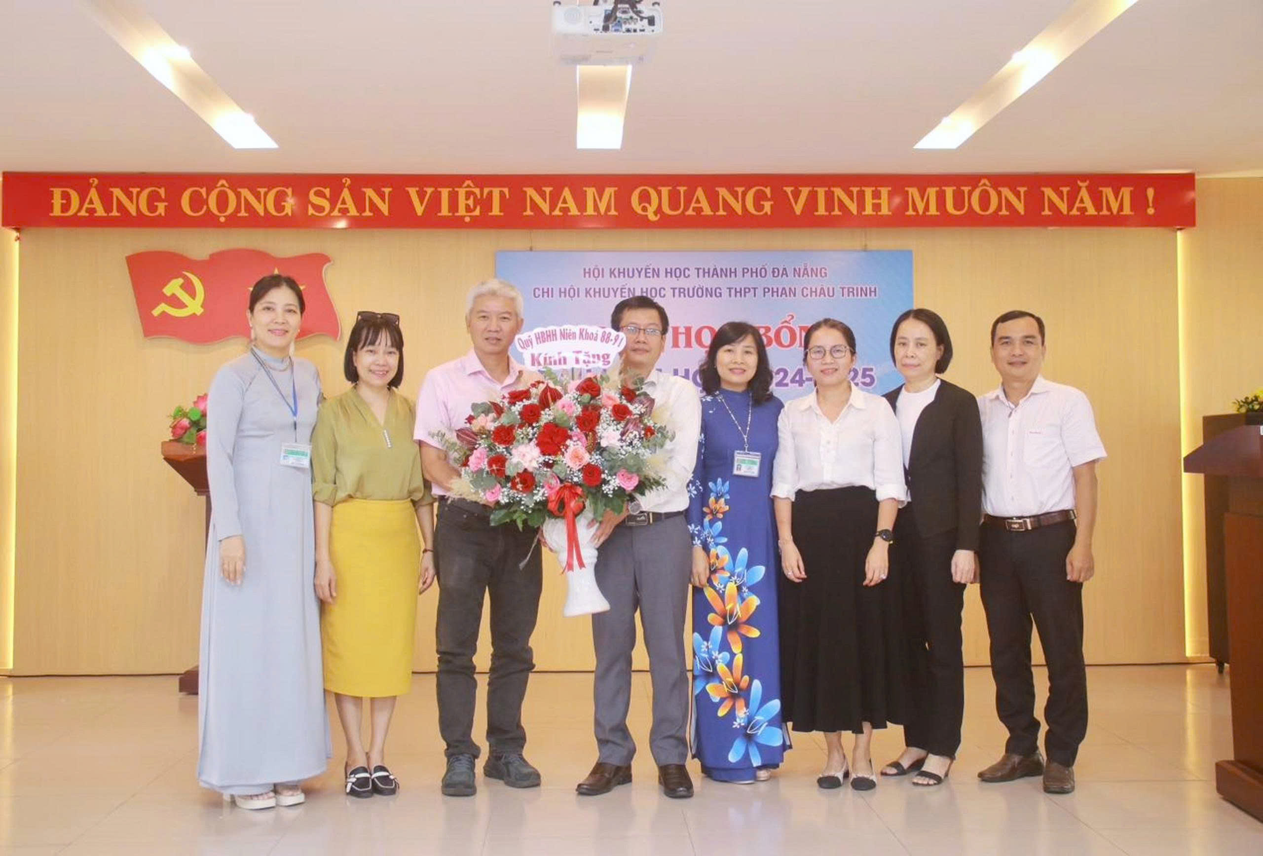 Cuộc thi viết &ldquo;L&ograve;ng tốt quanh t&ocirc;i&rdquo; lần 3: Nữ gi&aacute;o vi&ecirc;n "đặc biệt" Nguyễn Thị Thảo Sương- Ảnh 1.
