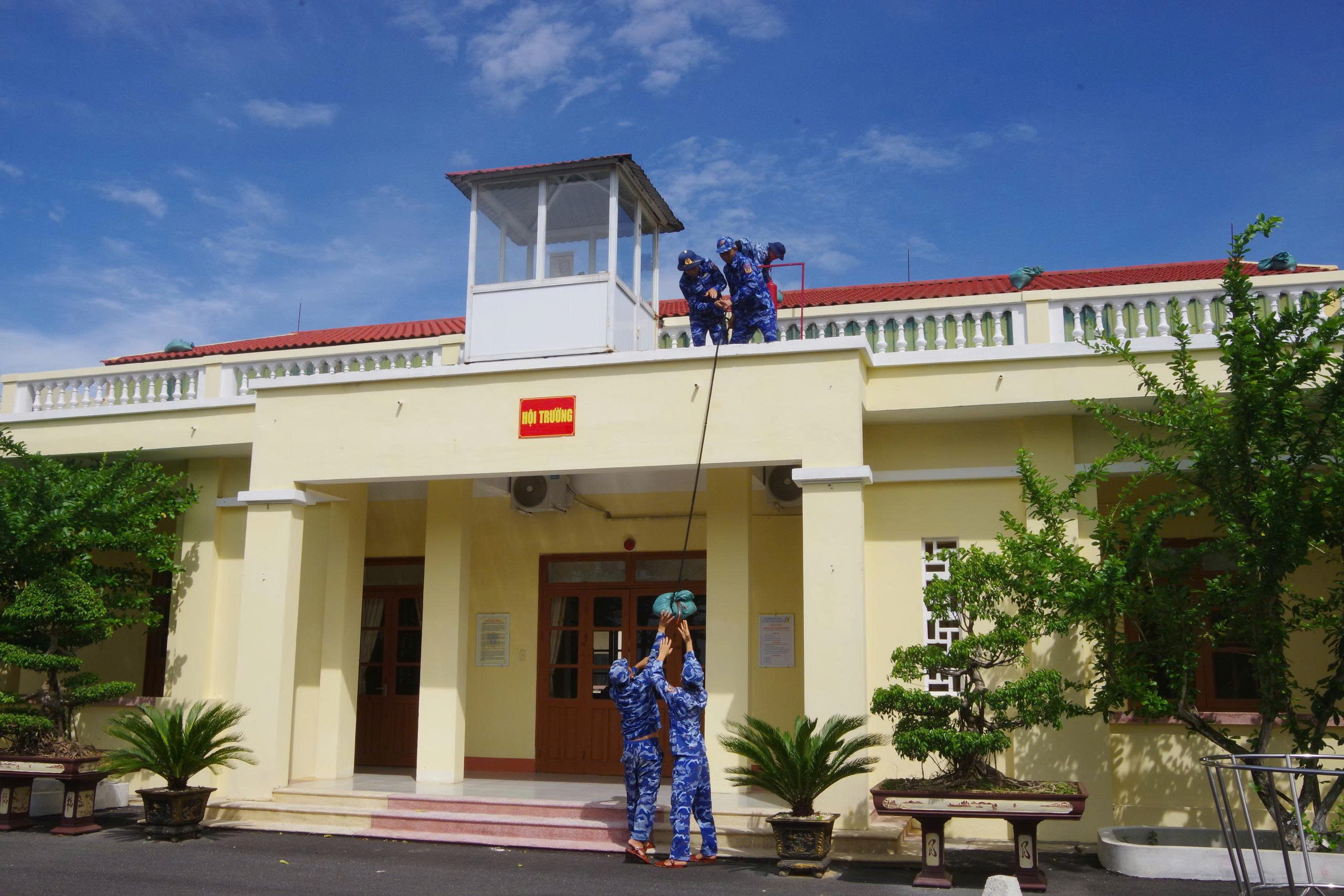 Bộ Tư lệnh V&ugrave;ng Cảnh s&aacute;t biển 2 chủ động ph&ograve;ng chống trước diễn biến phức tạp của b&atilde;o số 10- Ảnh 2.