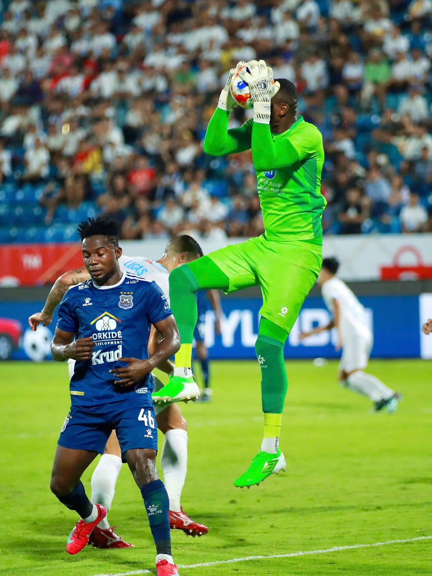 "G&atilde; khổng lồ" trong khung th&agrave;nh nh&agrave; v&ocirc; địch V-League- Ảnh 2.