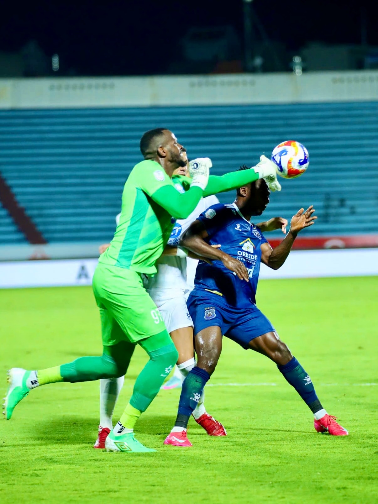 "G&atilde; khổng lồ" trong khung th&agrave;nh nh&agrave; v&ocirc; địch V-League- Ảnh 1.