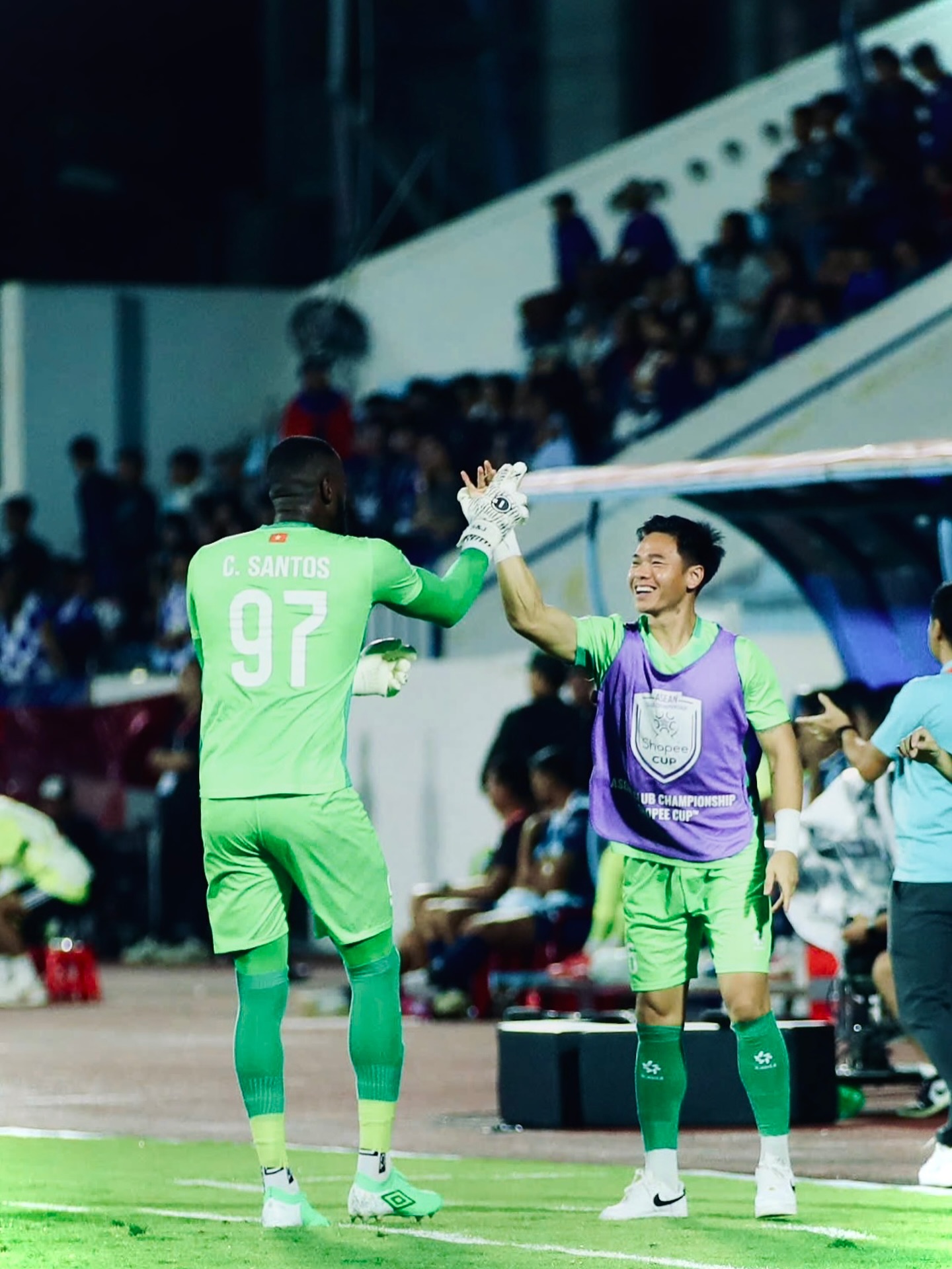 "G&atilde; khổng lồ" trong khung th&agrave;nh nh&agrave; v&ocirc; địch V-League- Ảnh 5.