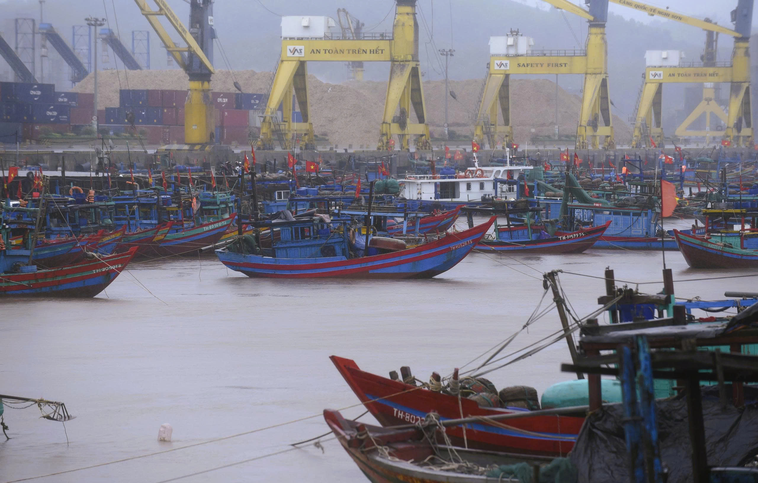B&atilde;o số 10 Bualoi di chuyển nhanh bất thường, Thủ tướng chỉ đạo khẩn ứng ph&oacute;- Ảnh 1.