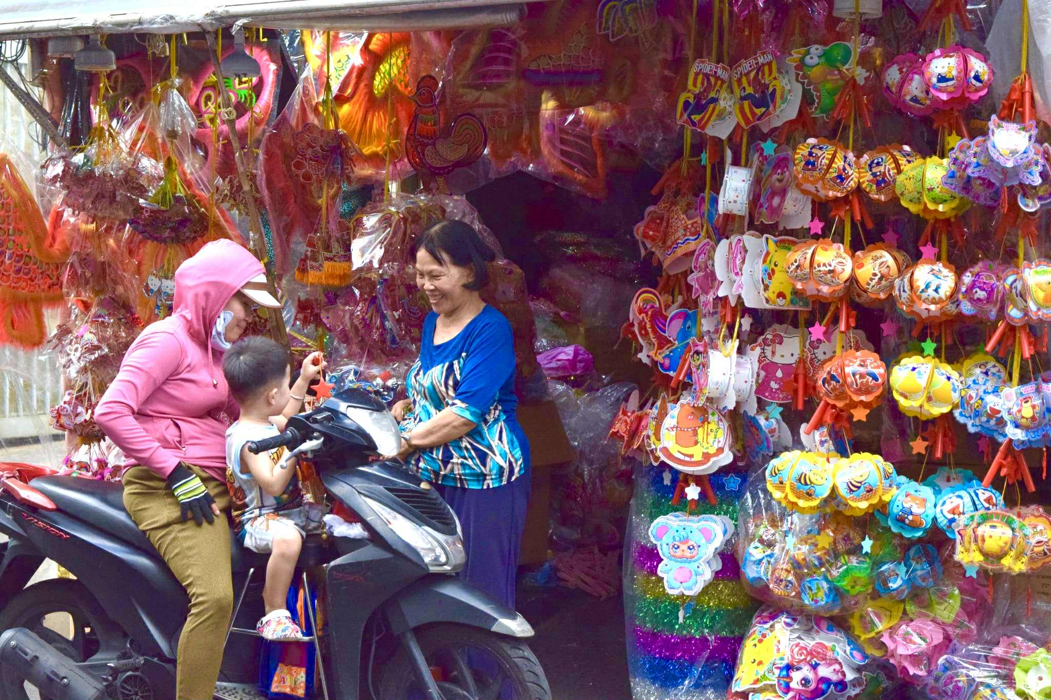 L&agrave;ng lồng đ&egrave;n Ph&uacute; B&igrave;nh rực s&aacute;ng m&ugrave;a trung thu - Ảnh 3.