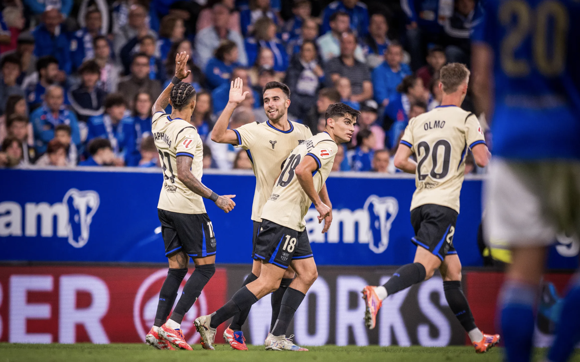 Ngược dòng hạ tân binh Real Oviedo, Barcelona nối dài mạch bất bại La Liga