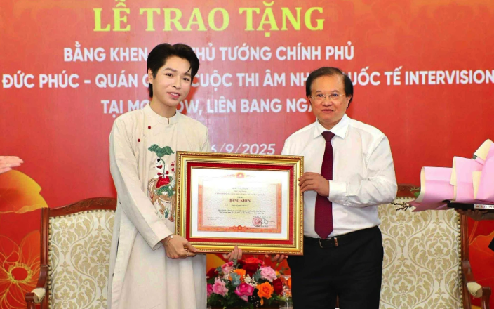 Đức Phúc bày tỏ vinh dự lớn lao được nhận Bằng khen của Thủ tướng
