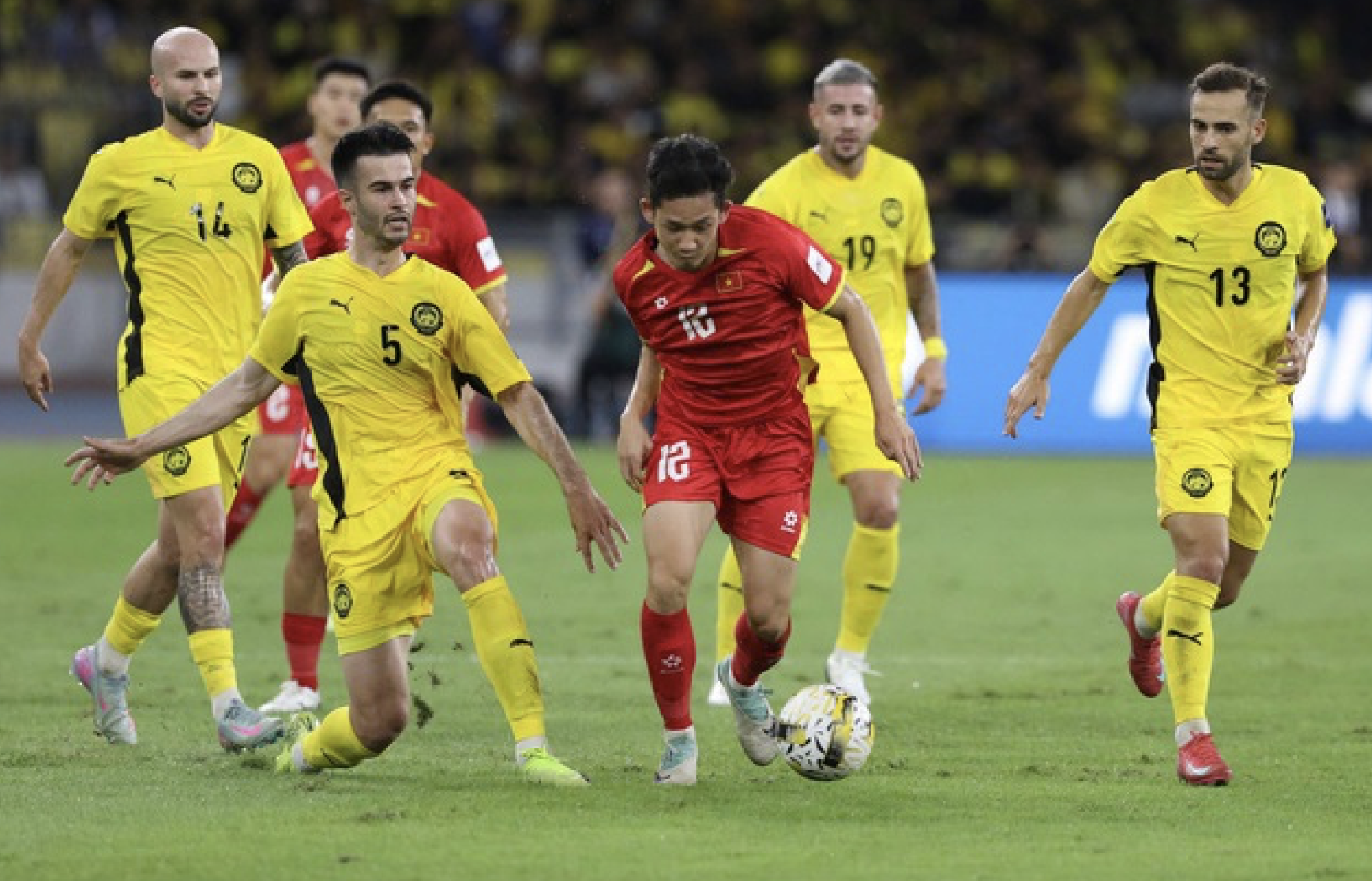 LĐBĐ Malaysia kh&aacute;ng c&aacute;o &aacute;n phạt của FIFA với 7 cầu thủ nhập tịch trận gặp Việt Nam- Ảnh 2.