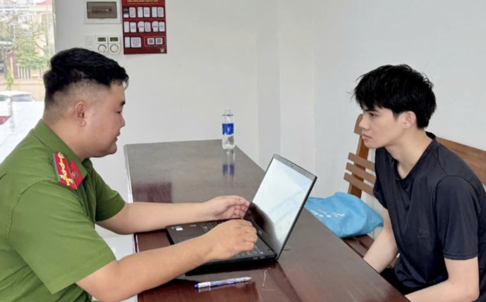 Công an TP HCM điều tra vụ thanh niên khiến người đàn ông mất hơn 2 tỉ đồng- Ảnh 1.