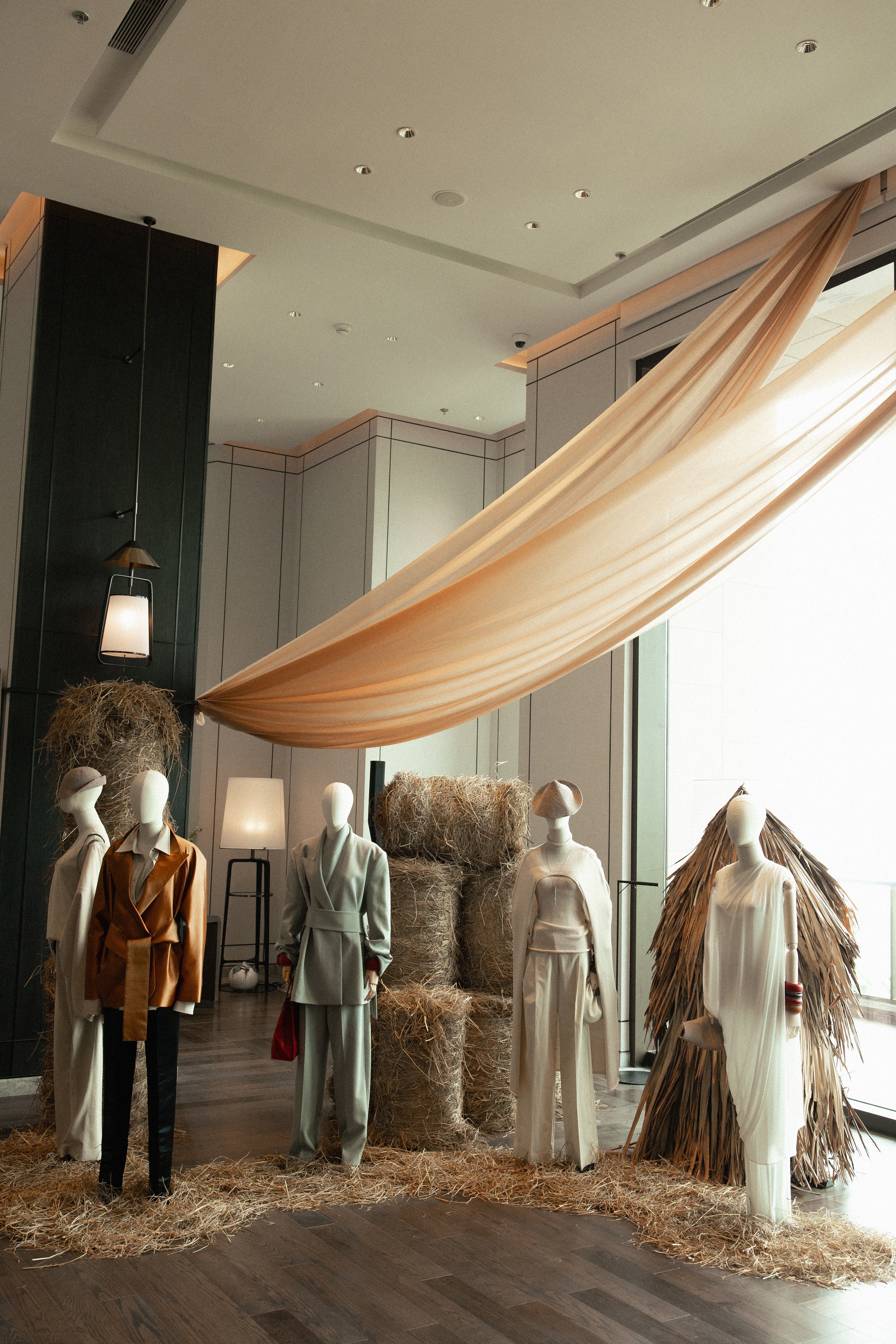 Triển lãm nghệ thuật "Echoes of Elegance" - Ảnh 7.