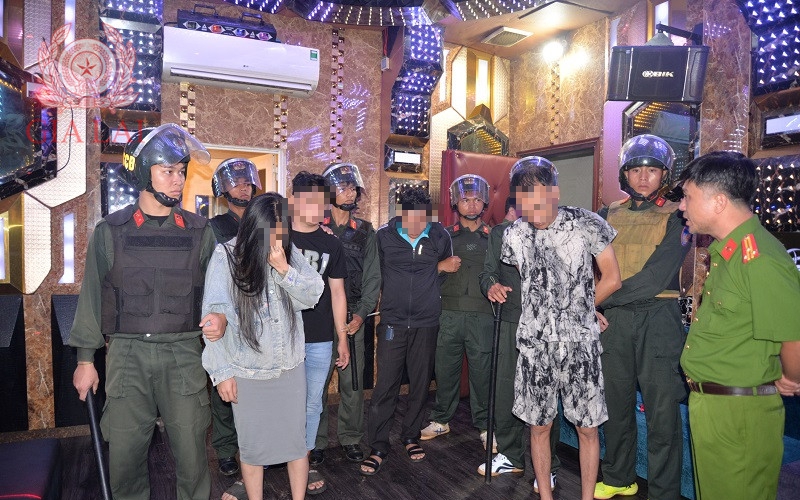 Đột kích Homestay ở Măng Đen phát hiện tiệc sinh nhật sử dụng ma túy - Ảnh 2.