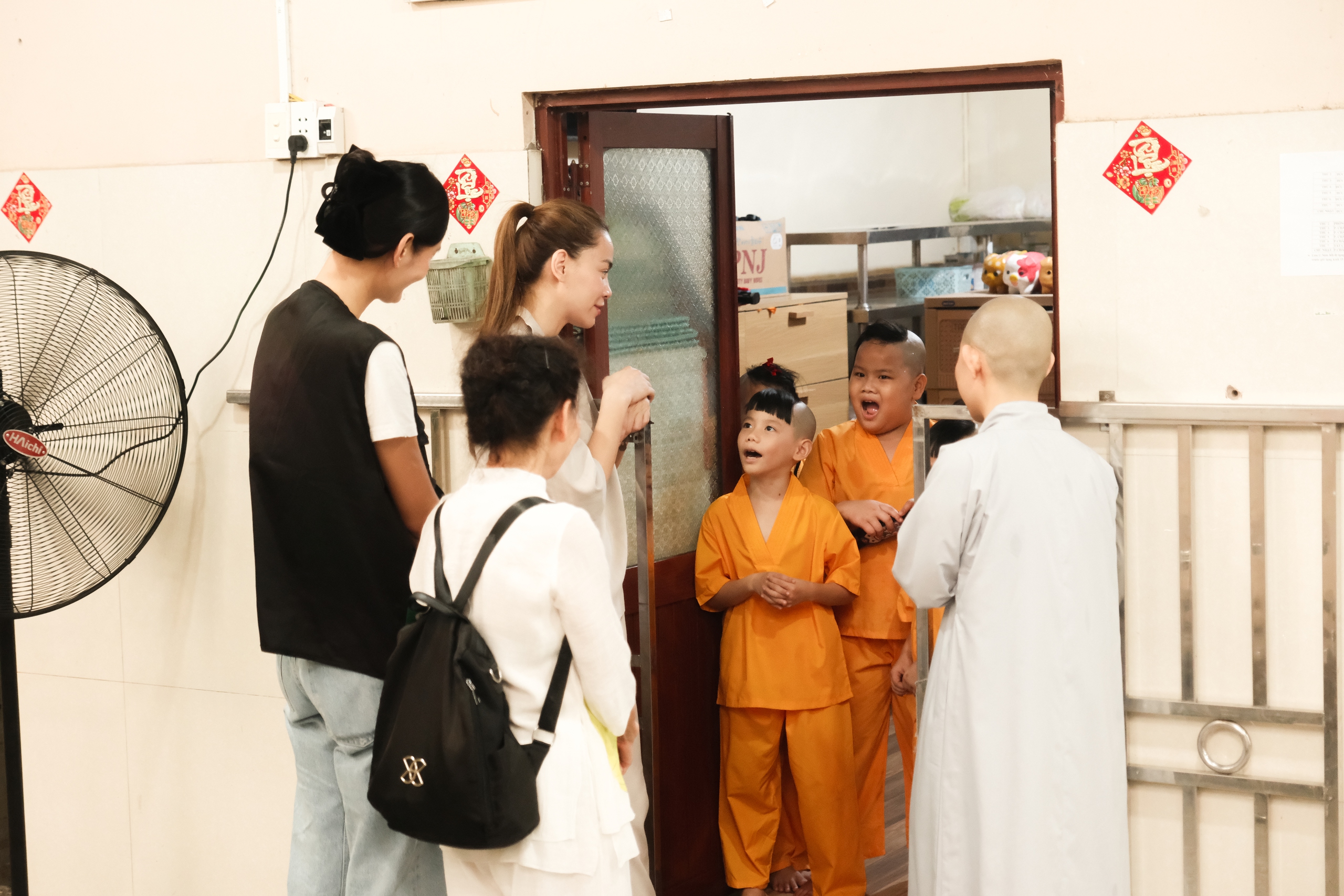 Hồ Ngọc H&agrave;: "Những ai c&oacute; &yacute; định bỏ con h&atilde;y suy nghĩ lại"   - Ảnh 1.