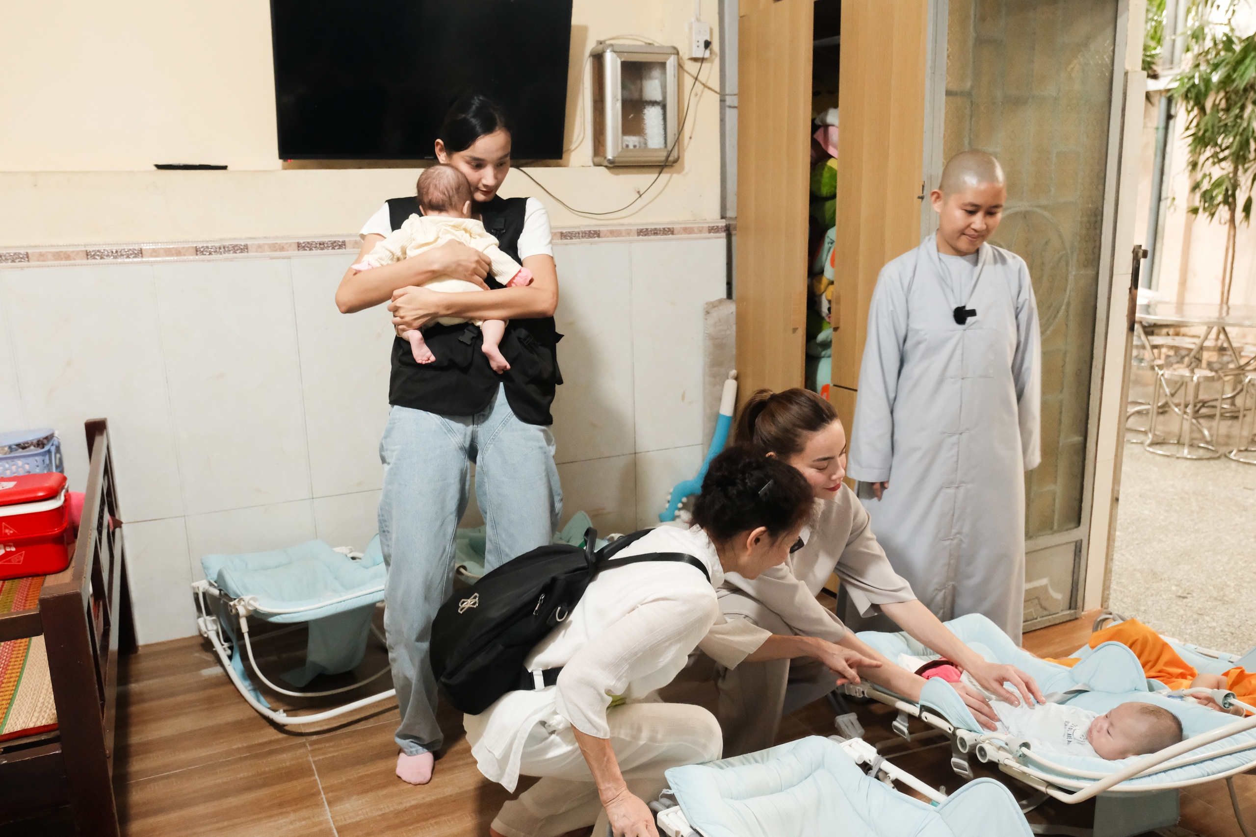 Hồ Ngọc H&agrave;: "Những ai c&oacute; &yacute; định bỏ con h&atilde;y suy nghĩ lại"   - Ảnh 2.