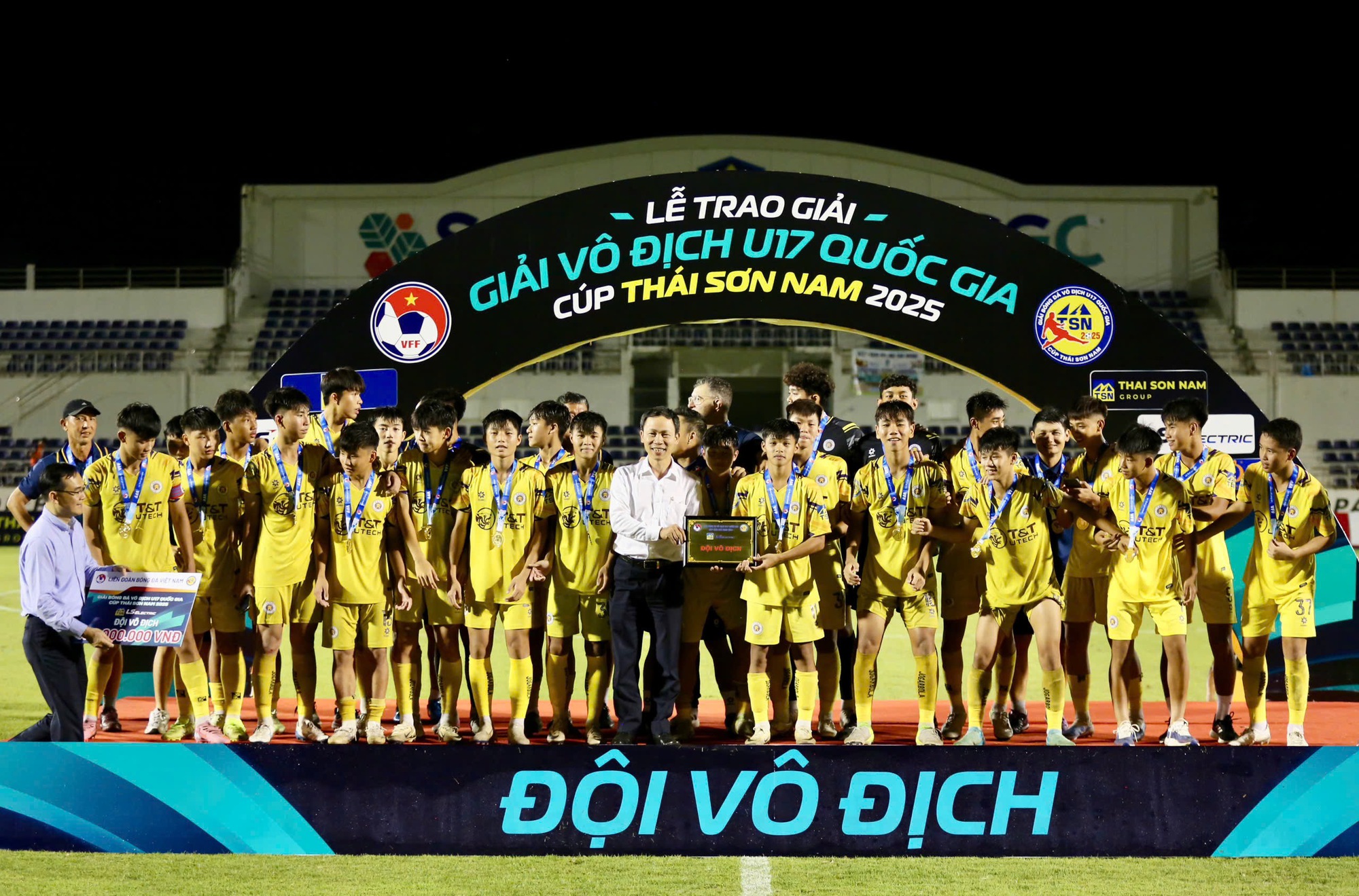 H&agrave; Nội v&ocirc; địch U17 Quốc gia 2025 năm thứ hai li&ecirc;n tiếp- Ảnh 4.