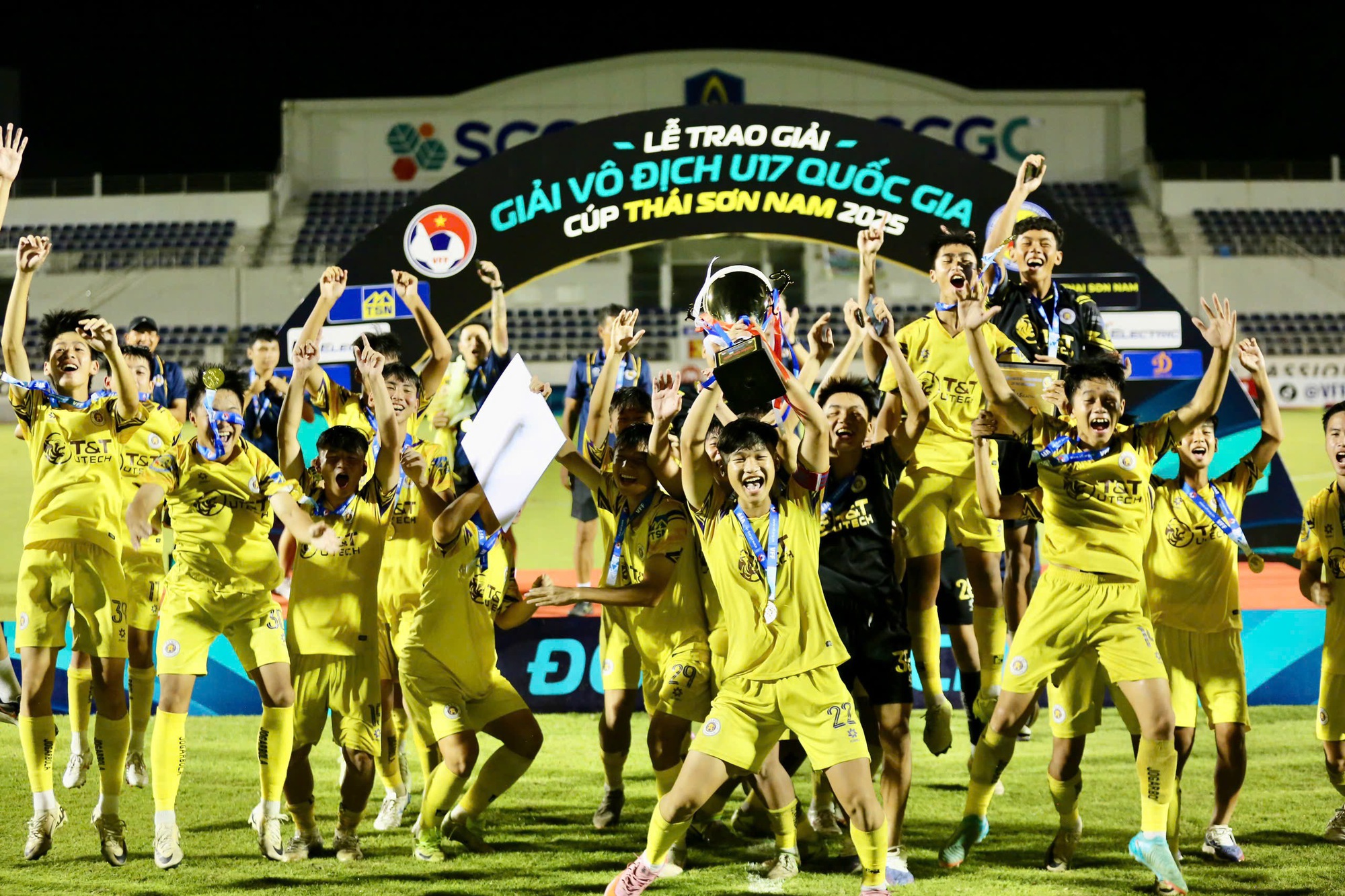 H&agrave; Nội v&ocirc; địch U17 Quốc gia 2025 năm thứ hai li&ecirc;n tiếp- Ảnh 2.