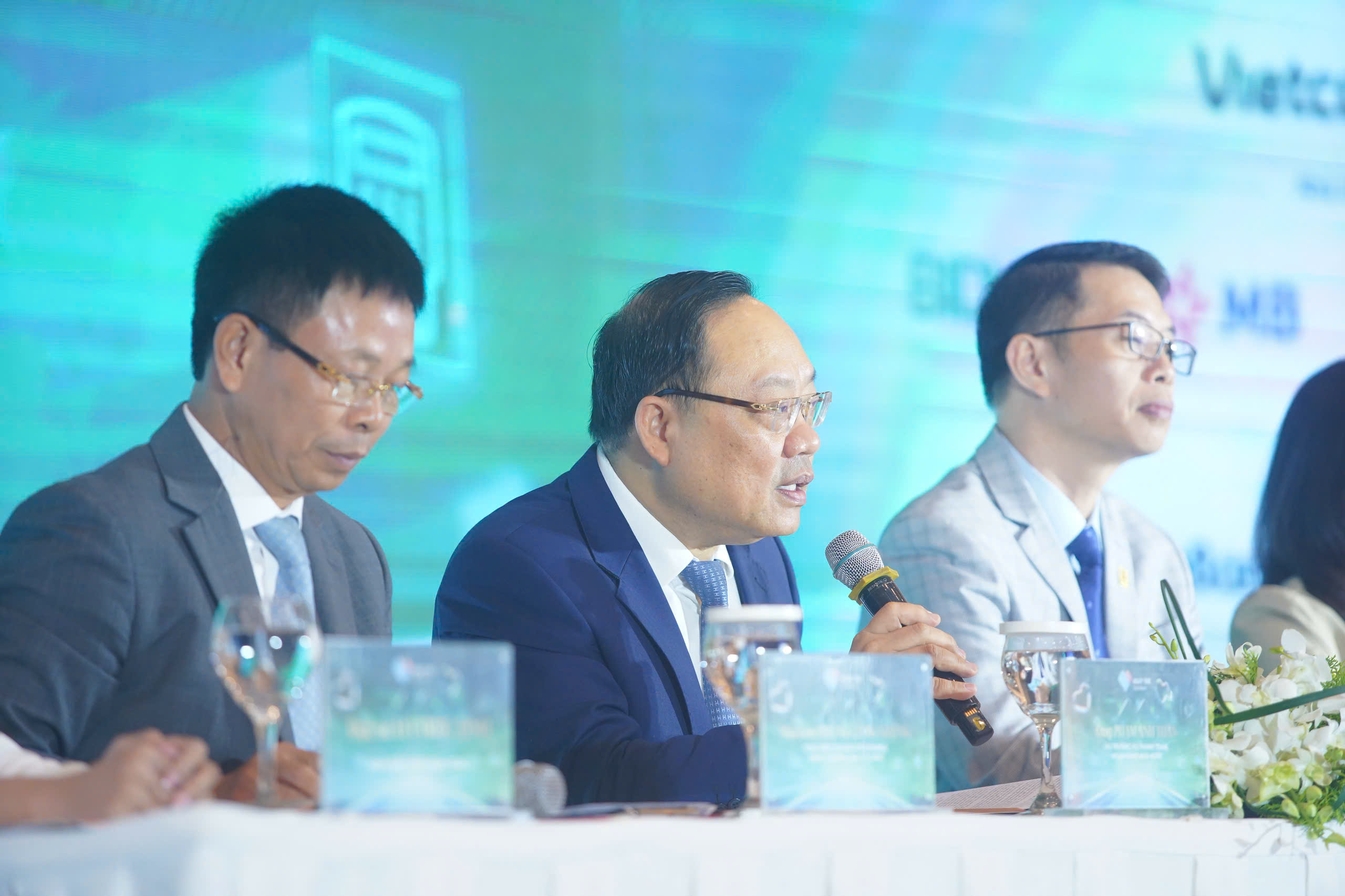Ngày Thẻ Việt Nam 2025: "Một chạm - Vạn niềm tin" thúc đẩy thanh toán số - Ảnh 1.