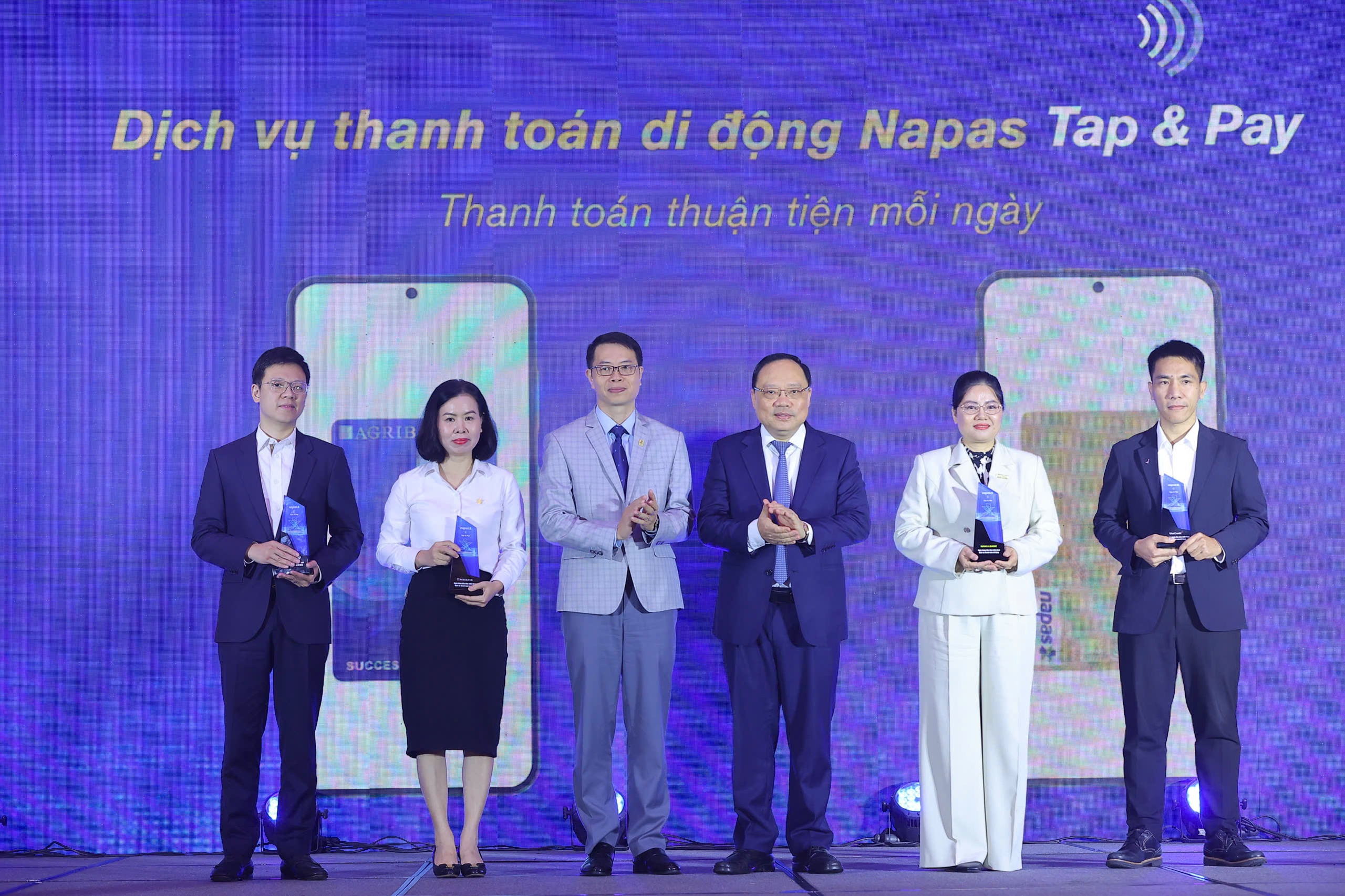 Ngày Thẻ Việt Nam 2025: "Một chạm - Vạn niềm tin" thúc đẩy thanh toán số - Ảnh 3.