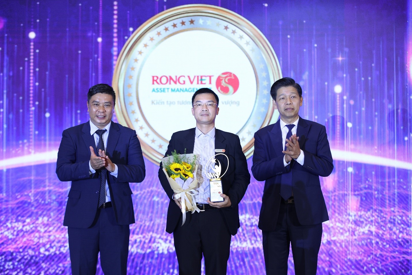 Quản l&yacute; quỹ Rồng Việt nhận giải thưởng &ldquo;Dịch vụ quản l&yacute; t&agrave;i sản đầu tư ti&ecirc;u biểu&rdquo; tại VWAS 2025- Ảnh 1.