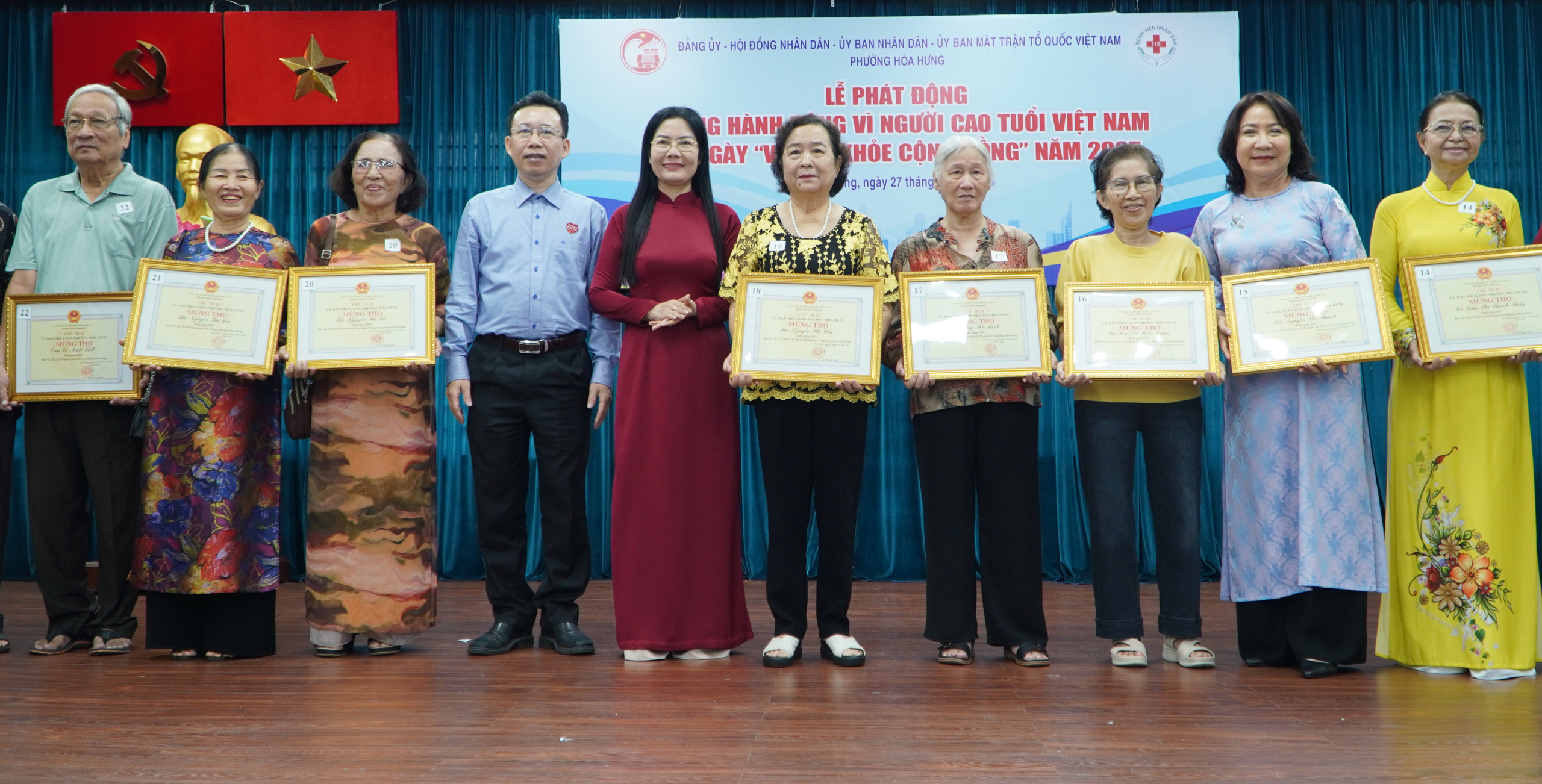 Phường Hòa Hưng mời bác sĩ về khám bệnh, phát thuốc cho hơn 1.000 người cao tuổi - Ảnh 2.