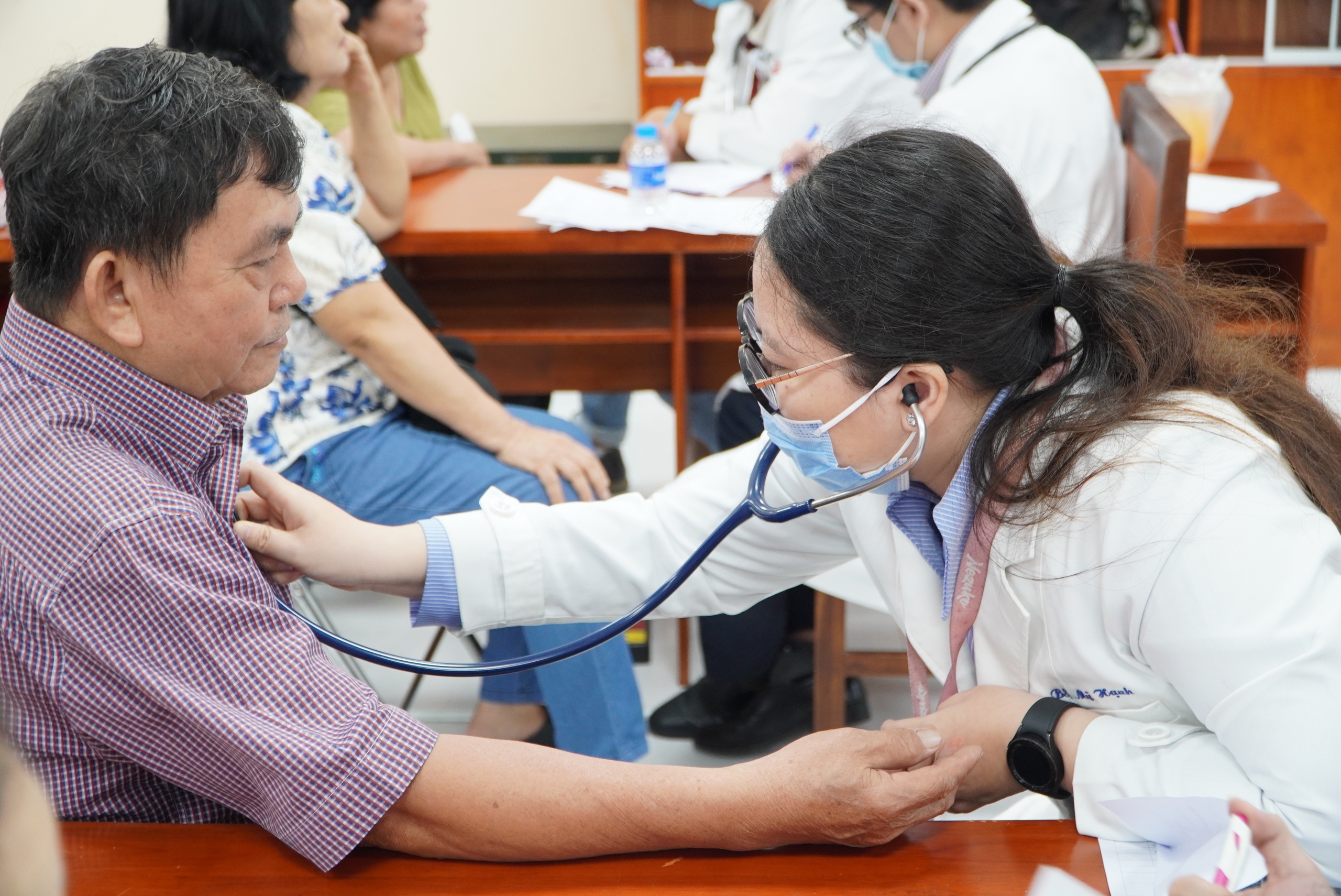 Phường Hòa Hưng mời bác sĩ về khám bệnh, phát thuốc cho hơn 1.000 người cao tuổi - Ảnh 5.