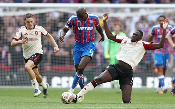 Soi tỉ số trận Crystal Palace - Liverpool: Khi Đại bàng bay cao