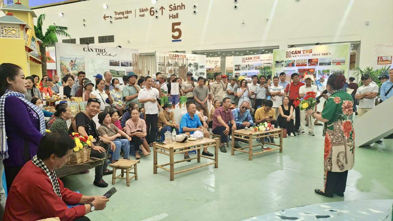 Kiều Mỹ Dung, Trần Thiện v&agrave; cuộc gặp gỡ đầy x&uacute;c động với thầy NSND Nguyễn Ngọc Phương - Ảnh 4.