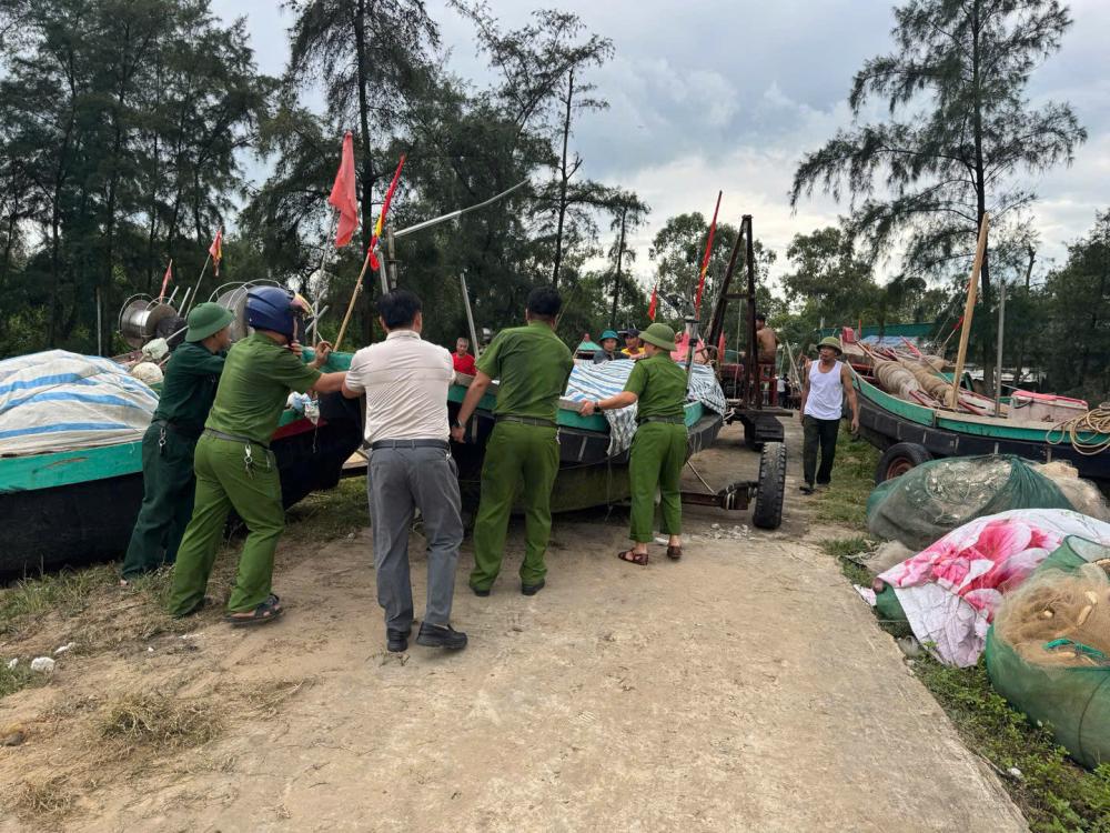 H&agrave; Tĩnh: Dự kiến sơ t&aacute;n hơn 15.000 người, nhiều hồ chứa đồng loạt xả tr&agrave;n trước b&atilde;o số 10- Ảnh 1.