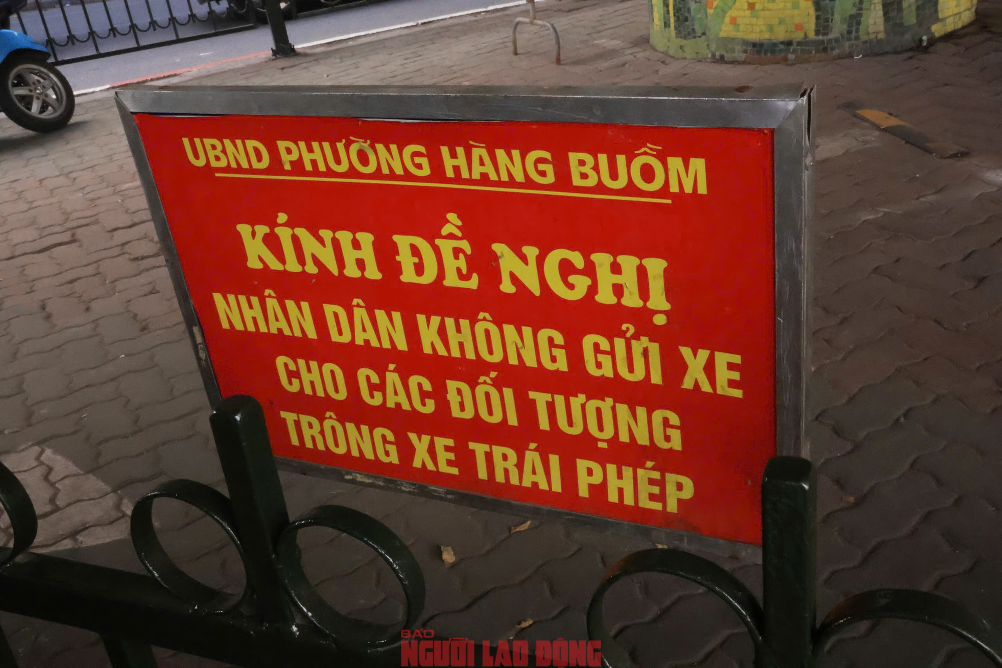 VIDEO: Toàn bộ các bãi giữ xe ô tô, xe máy dưới gầm cầu cạn ở Hà Nội đã ngừng hoạt động- Ảnh 4.