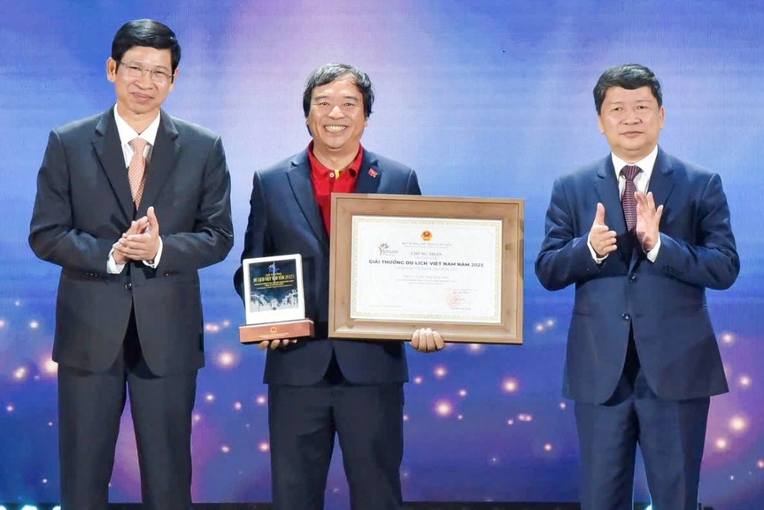 Vietjet l&agrave; &ldquo;H&atilde;ng h&agrave;ng kh&ocirc;ng phục vụ kh&aacute;ch du lịch tốt nhất 2025&rdquo;- Ảnh 1.
