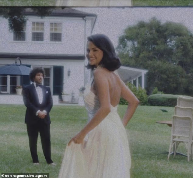 Selena Gomez lãng mạn và cổ điển trong ngày cưới - Ảnh 2.
