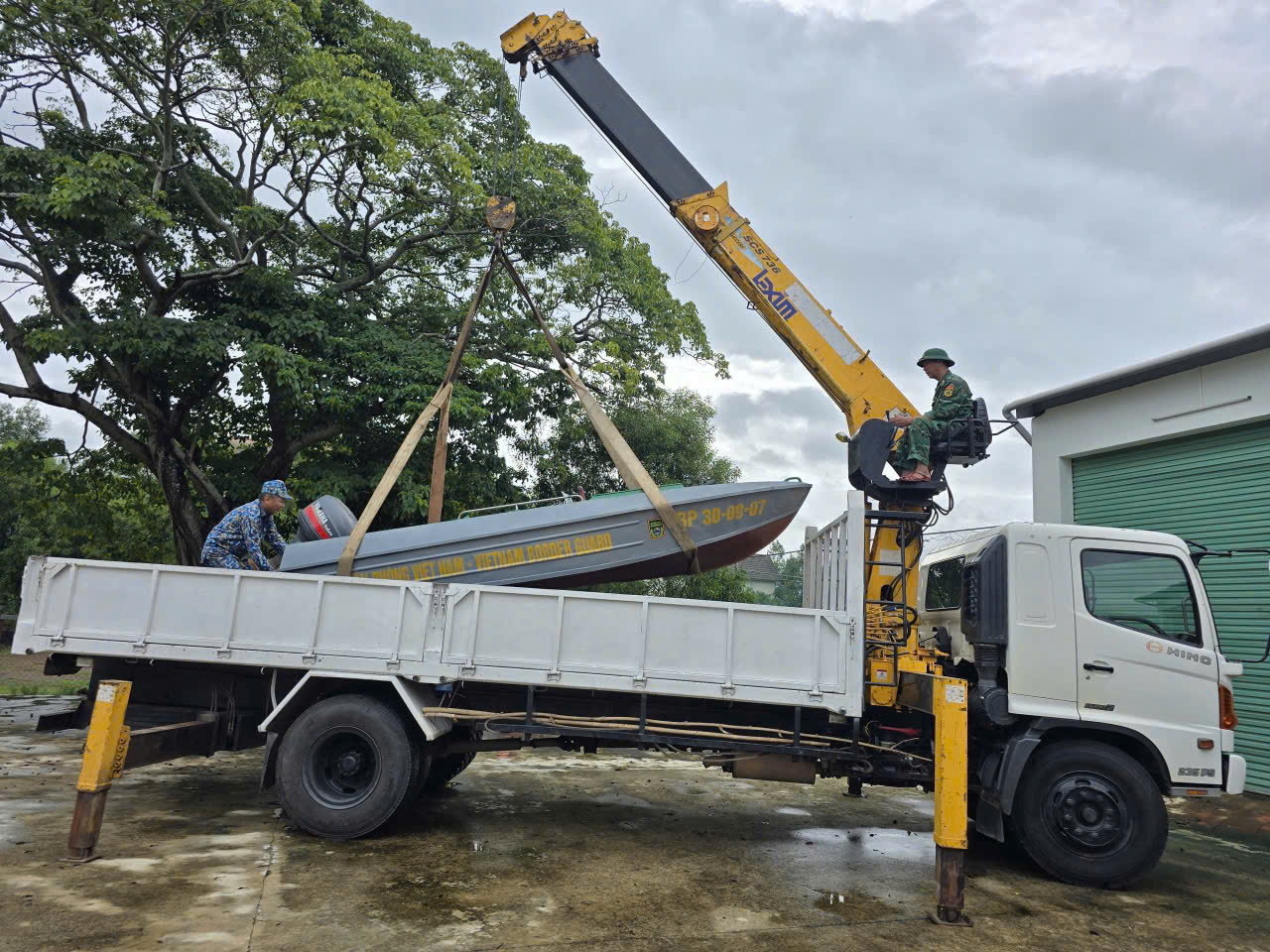 Miền Trung: Bộ đội Biên phòng trực 100% quân số đối phó bão số 10 Bualoi- Ảnh 4.