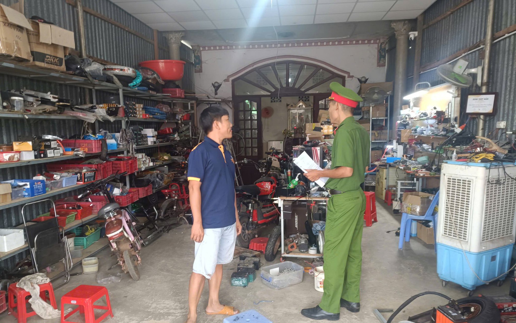 Công an Đồng Nai kiểm tra loạt tiệm sửa xe