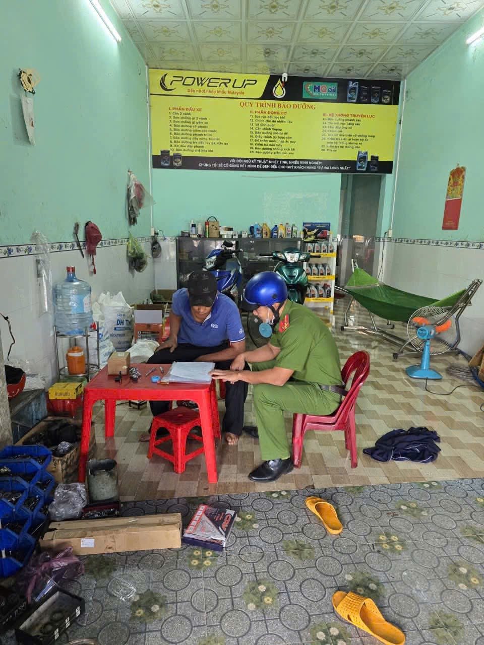 C&ocirc;ng an Đồng Nai kiểm tra loạt tiệm sửa xe- Ảnh 5.