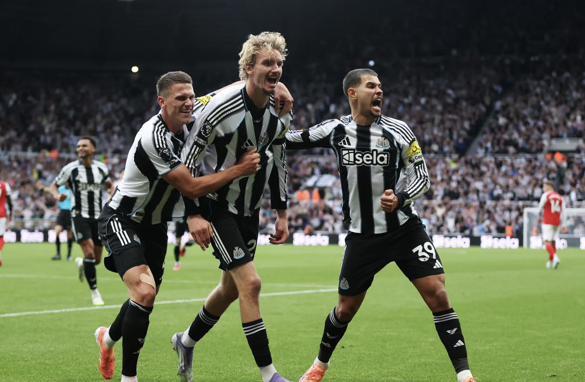 Arsenal ngược d&ograve;ng hạ chủ nh&agrave; Newcastle, trọng t&agrave;i g&acirc;y phẫn nộ- Ảnh 3.
