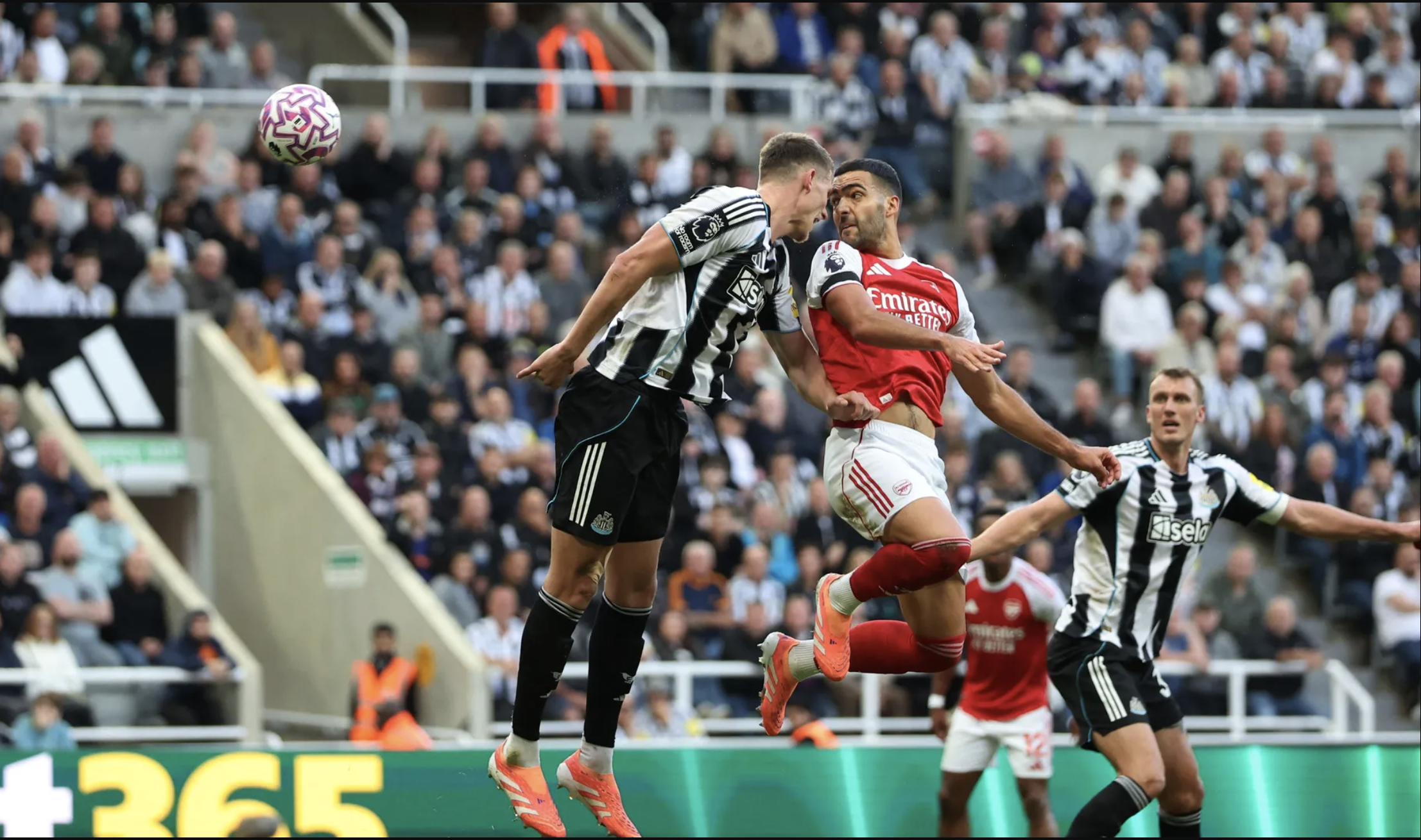 Arsenal ngược d&ograve;ng hạ chủ nh&agrave; Newcastle, trọng t&agrave;i g&acirc;y phẫn nộ- Ảnh 5.