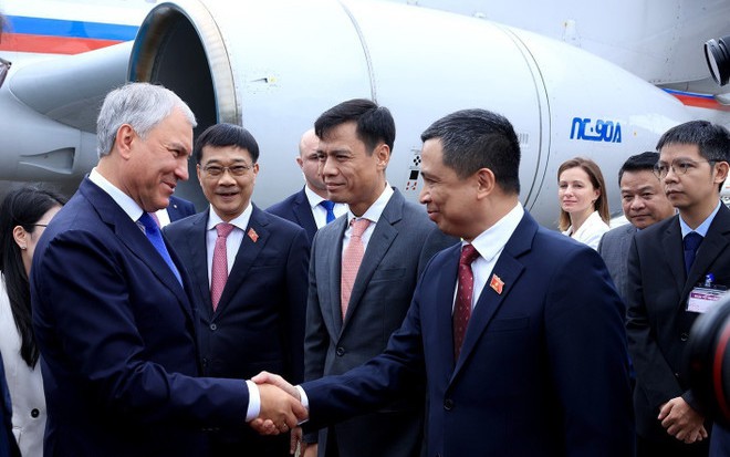 Chủ tịch Duma Quốc gia Nga đến Hà Nội, bắt đầu thăm Việt Nam