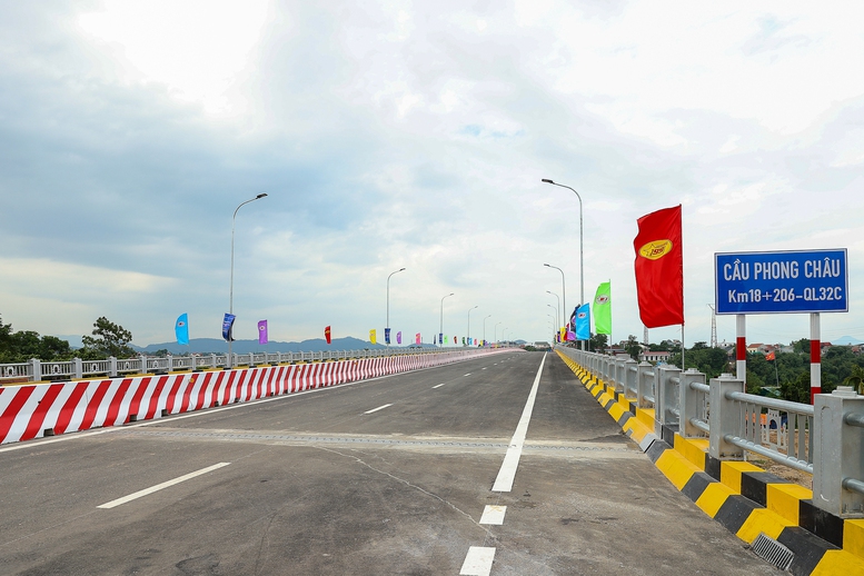 Thủ tướng: Cầu Phong Ch&acirc;u mới h&agrave;n gắn vết thương, nhen l&ecirc;n niềm tin- Ảnh 5.