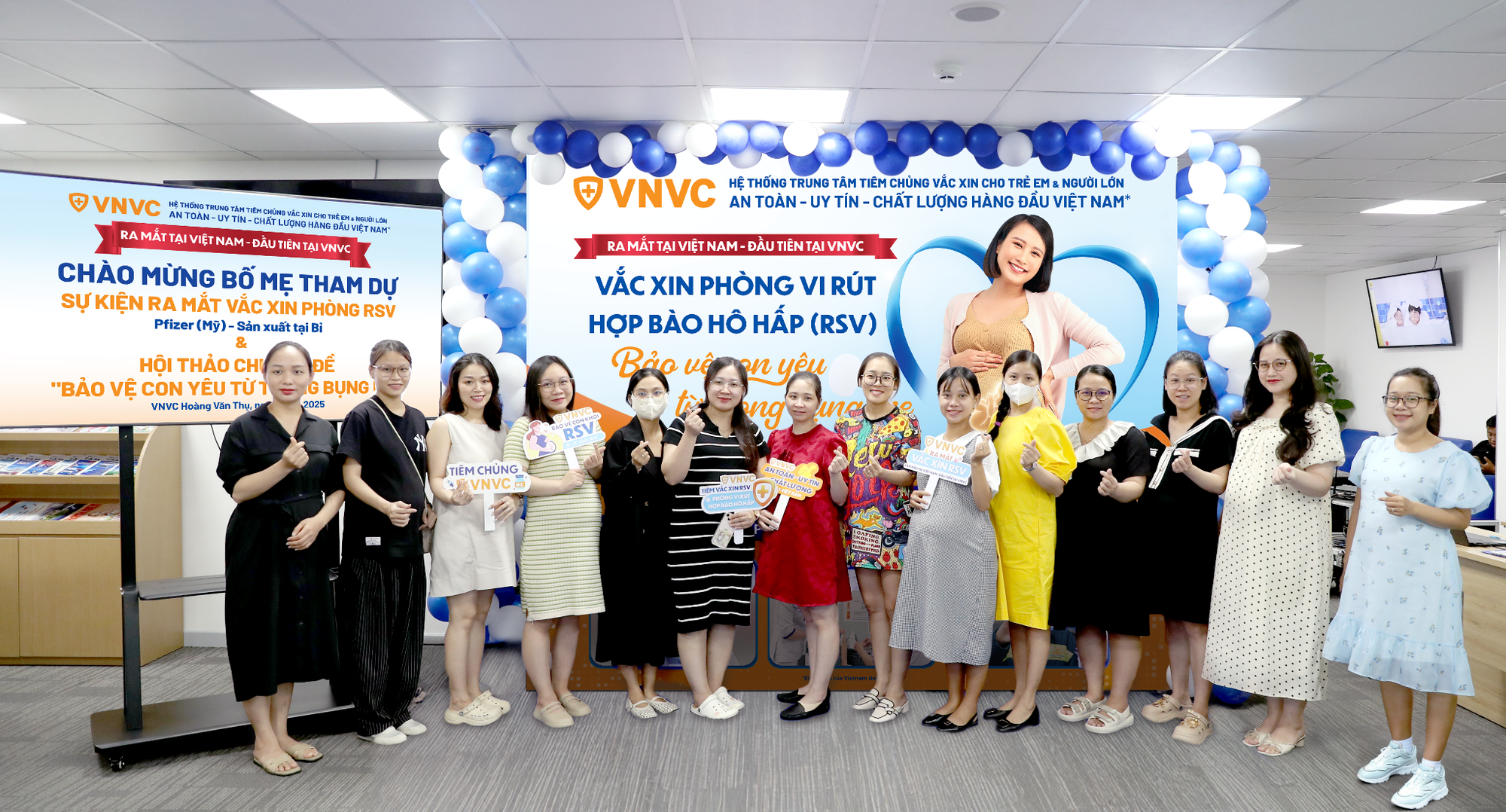 VNVC ti&ecirc;m vắc-xin RSV ph&ograve;ng vi&ecirc;m phổi, bảo vệ thai phụ, trẻ sơ sinh v&agrave; người cao tuổi- Ảnh 1.