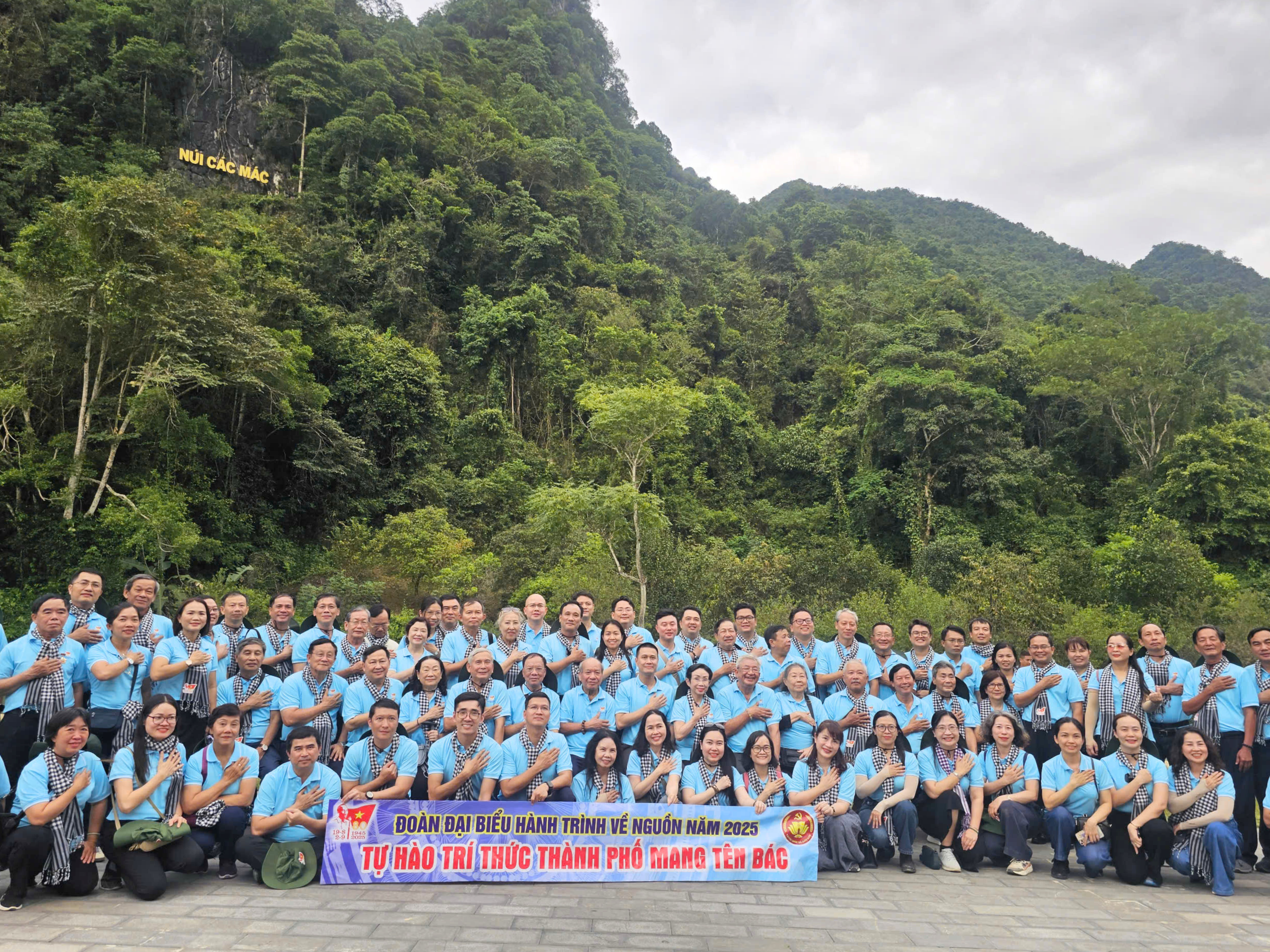 Những điểm đến khó quên trong chuyến hành trình về nguồn của đoàn đại biểu trí thức TP HCM - Ảnh 15.