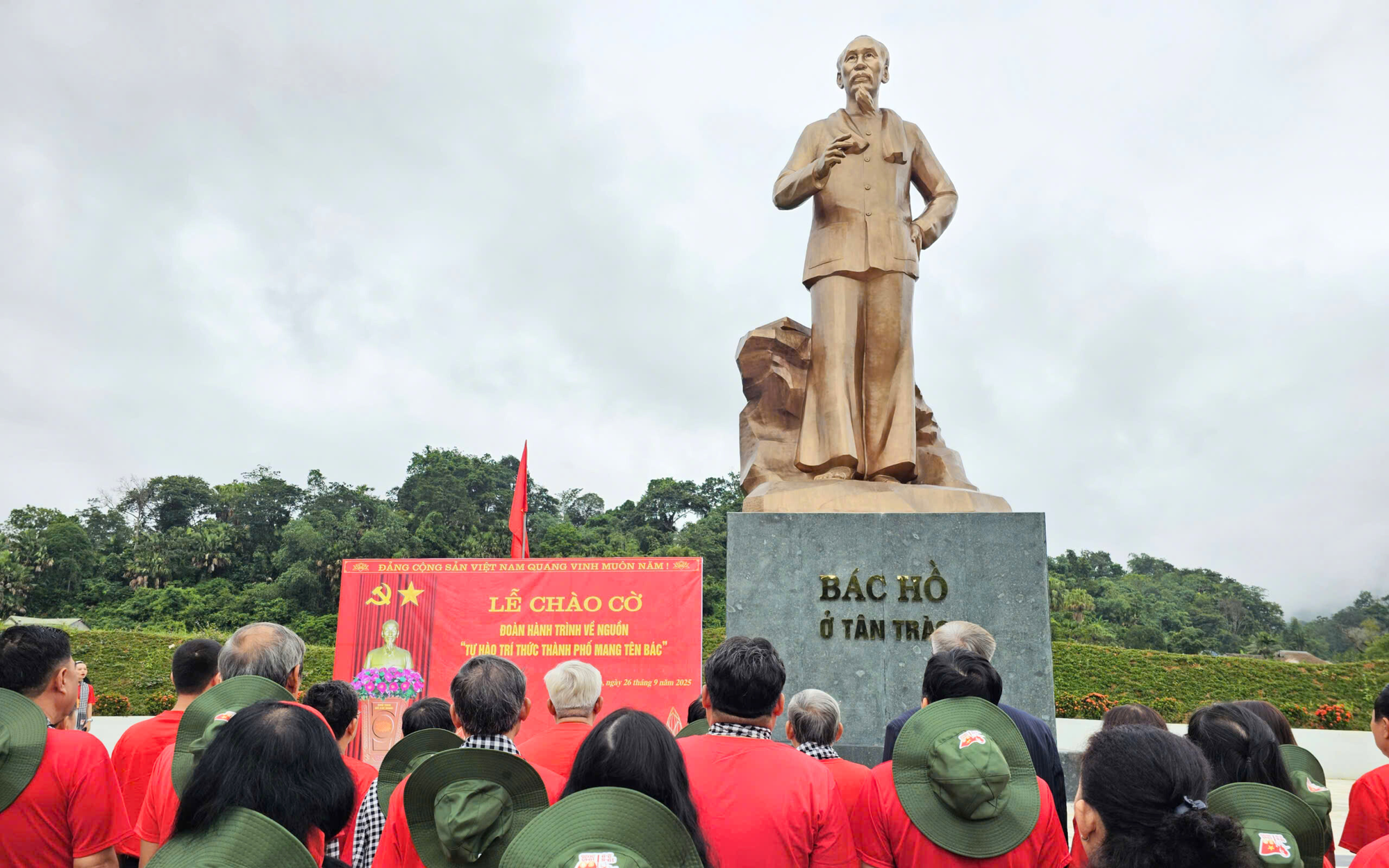 Những điểm đến khó quên trong hành trình về nguồn của đoàn đại biểu trí thức TP HCM