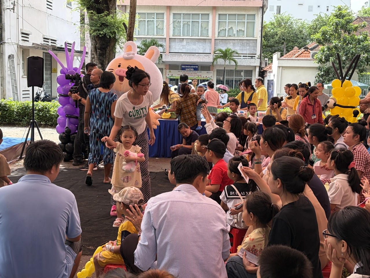 Buổi s&aacute;ng ở bệnh viện Nhi Đồng 2 &yacute; nghĩa của trưởng nh&oacute;m Fband- Ảnh 3.