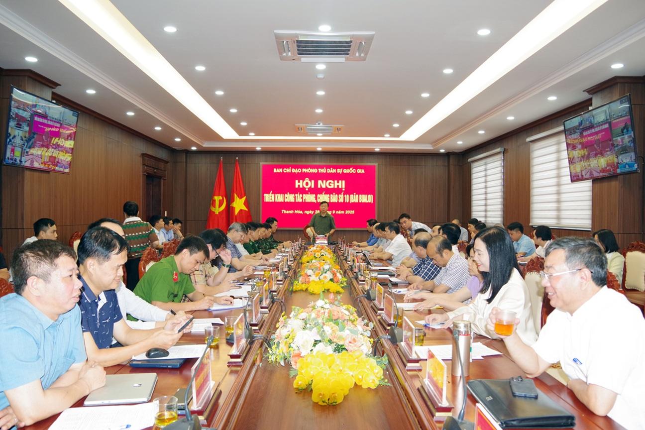 Phó Thủ tướng Trần Hồng Hà: Tuyệt đối không được chủ quan, lơ là với bão số 10 Bualoi - Ảnh 1.
