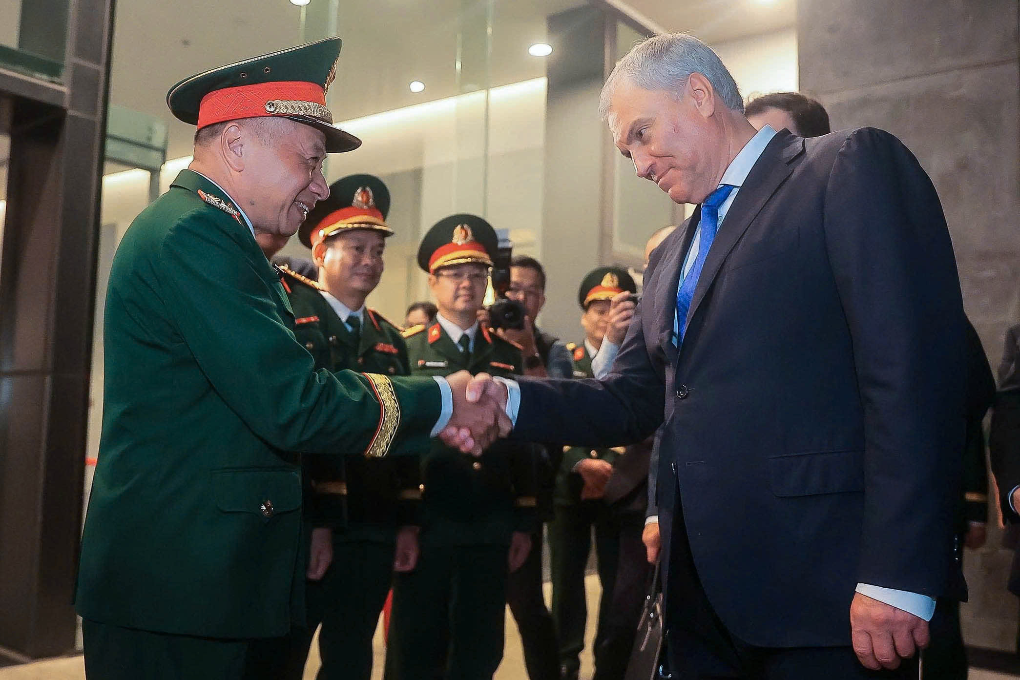 Chủ tịch Duma Quốc gia Nga thăm Bảo t&agrave;ng Lịch sử Qu&acirc;n sự Việt Nam - Ảnh 3.