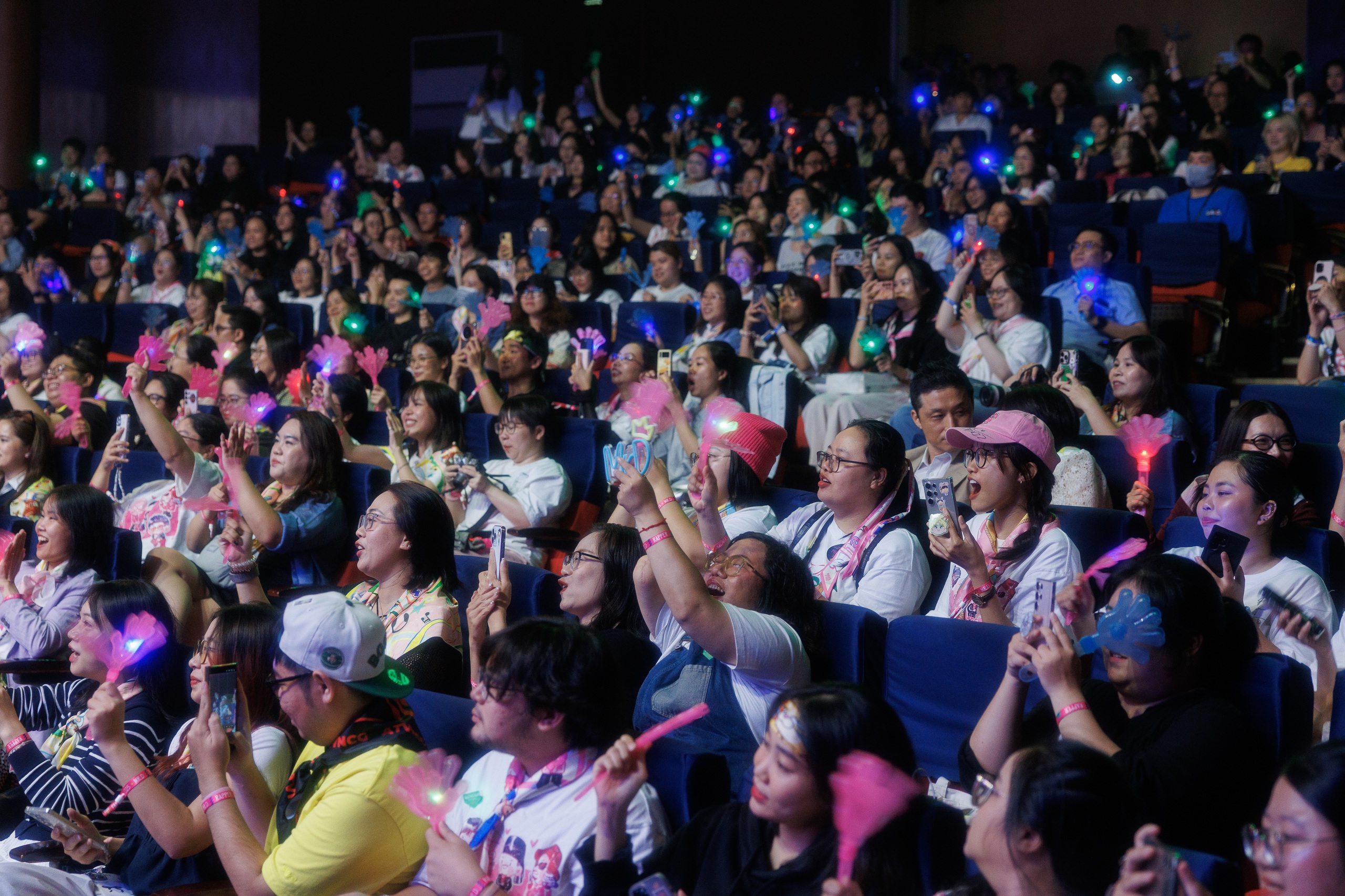 Anh t&agrave;i Đinh Tiến Đạt ấn tượng với Fancon "T&ocirc;i 30-30 năm t&ocirc;i vẫn ở đ&acirc;y"- Ảnh 4.